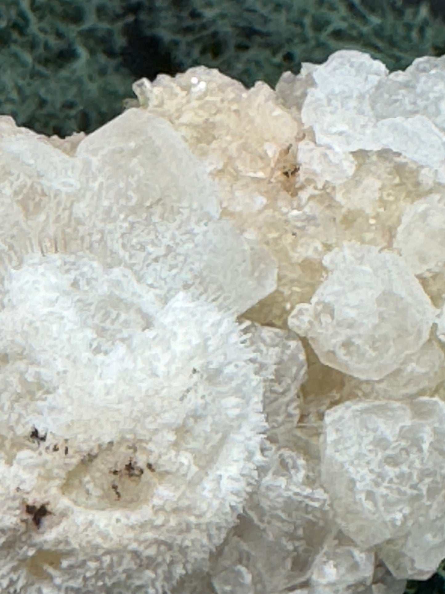 Okenit auf Calcit und Apophyllit Cluster aus Indien (233g) - crystal paradise