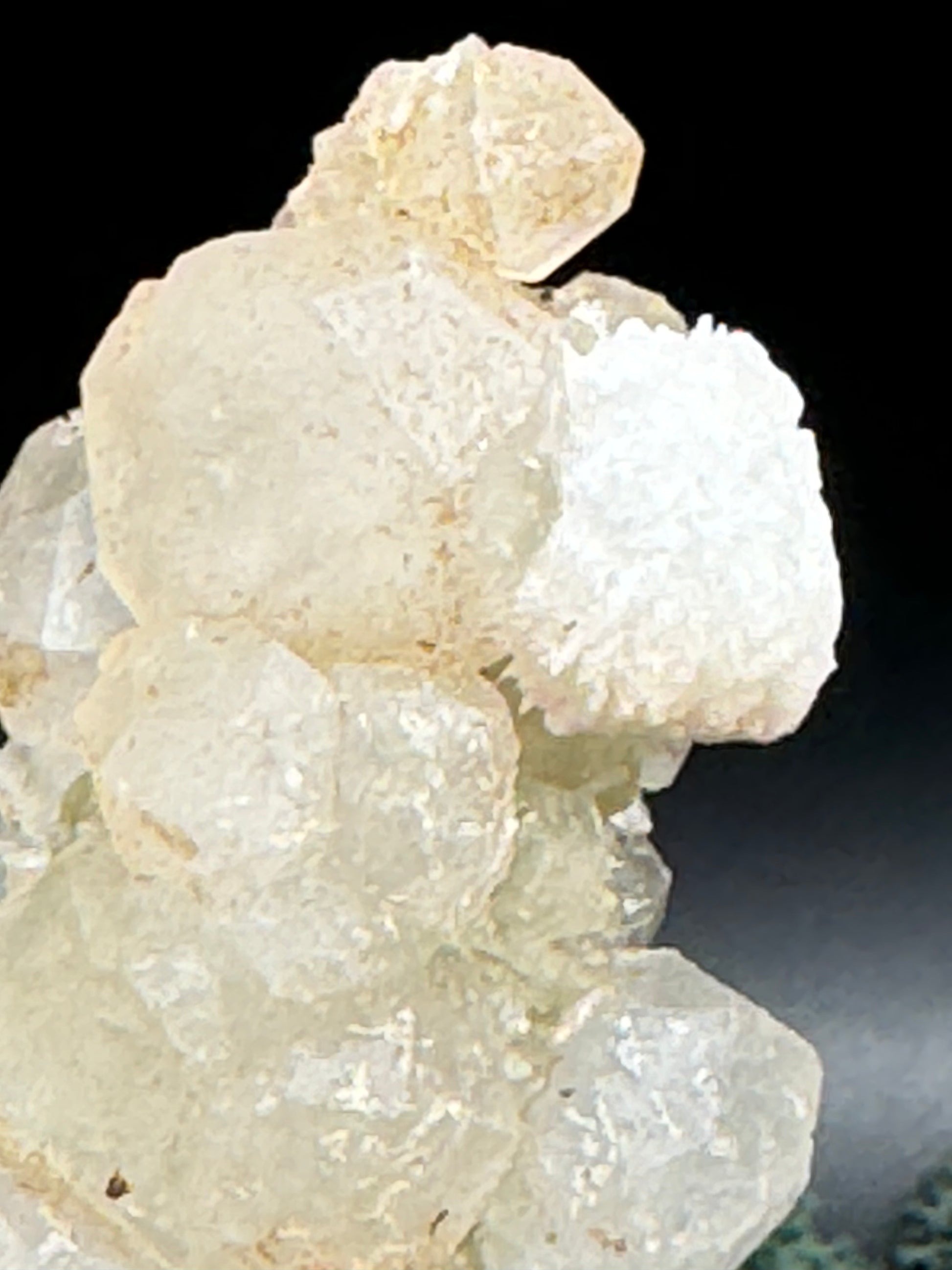 Okenit auf Calcit und Apophyllit Cluster aus Indien (189g) - crystal paradise