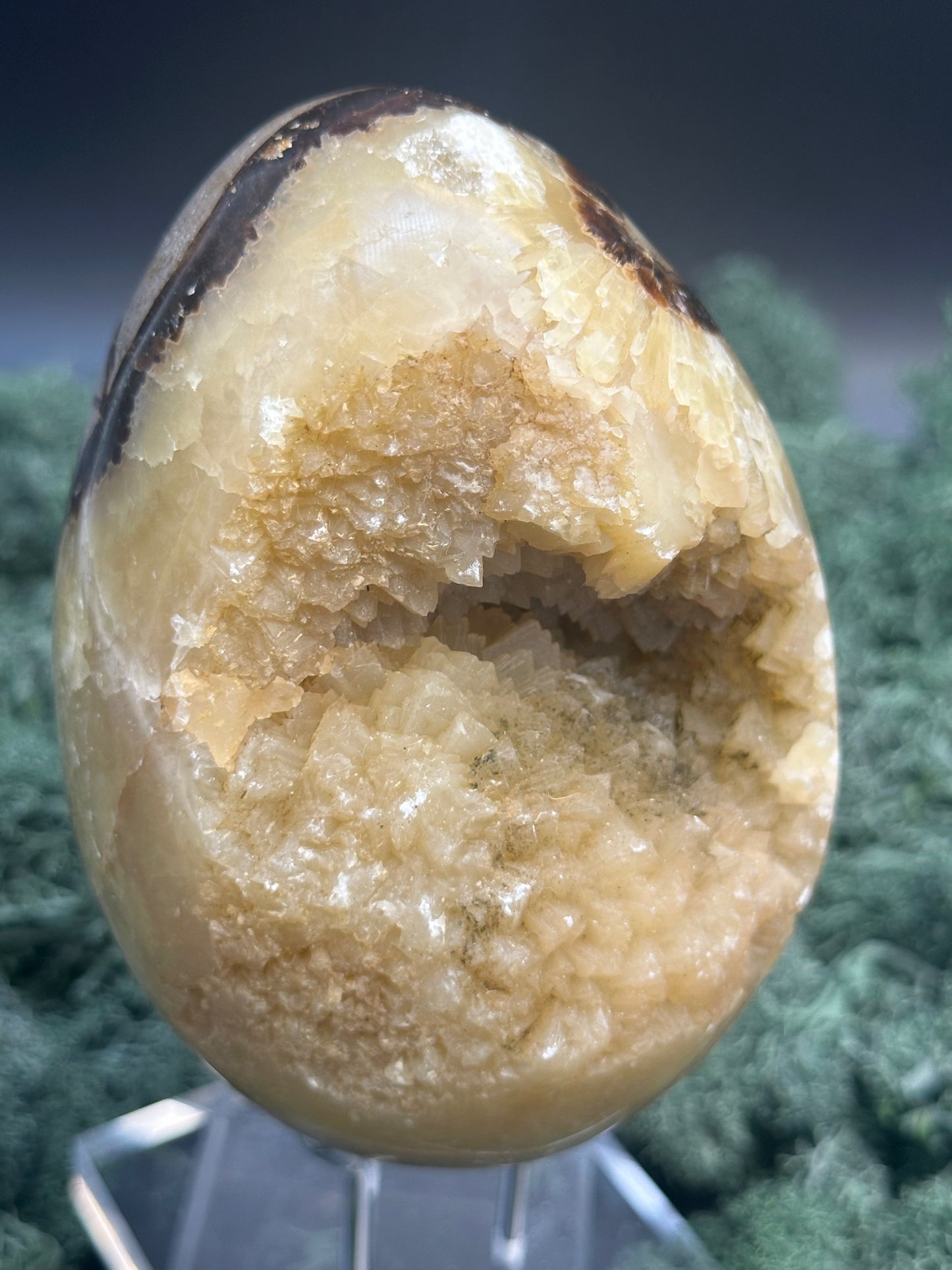 Sepatrie Ei (936g) - gross mit sehr schöne Druzys - crystal paradise