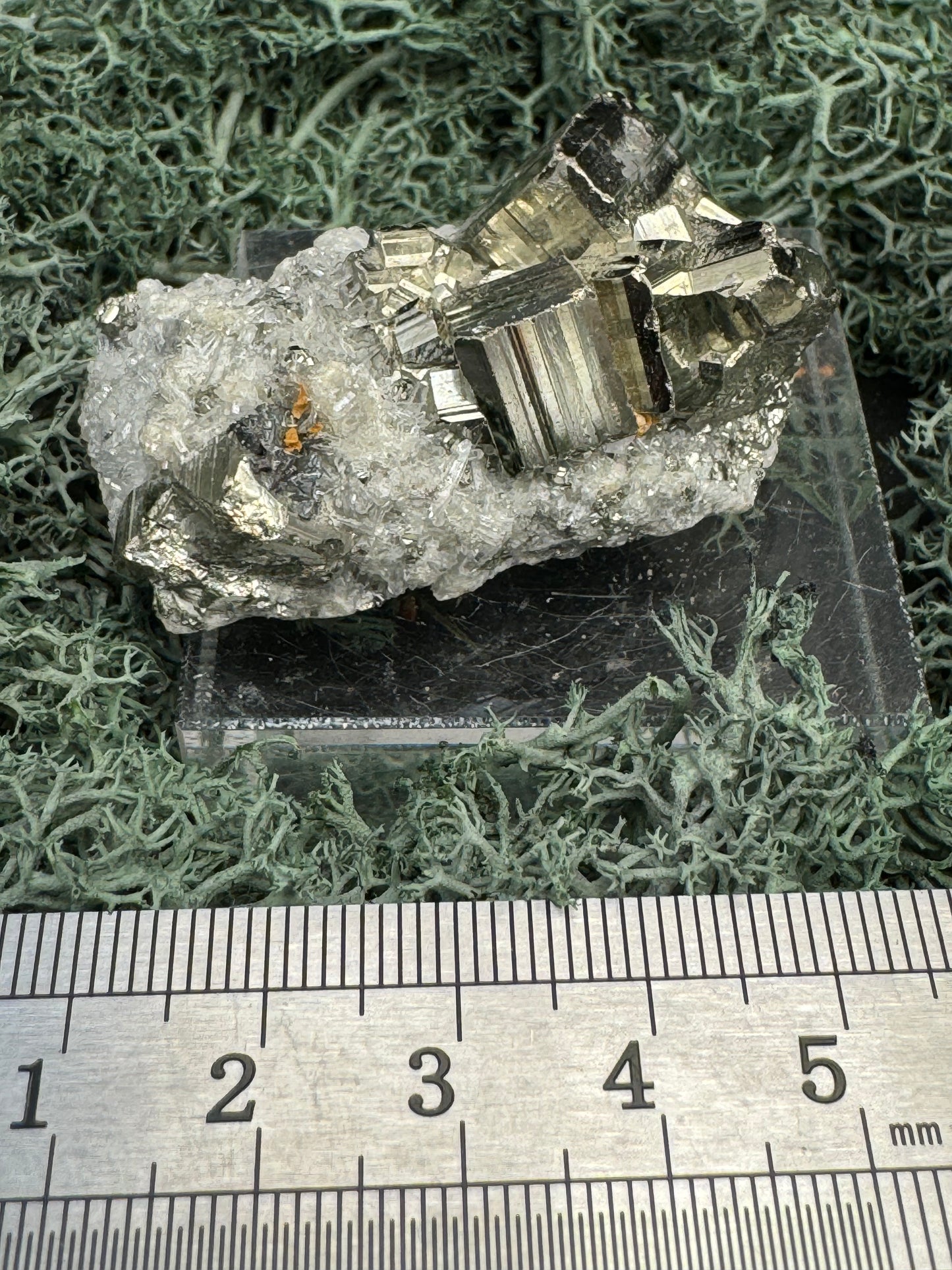 Pyrit an Bergkristall aus Indonesien - 1 Stück - crystal paradise
