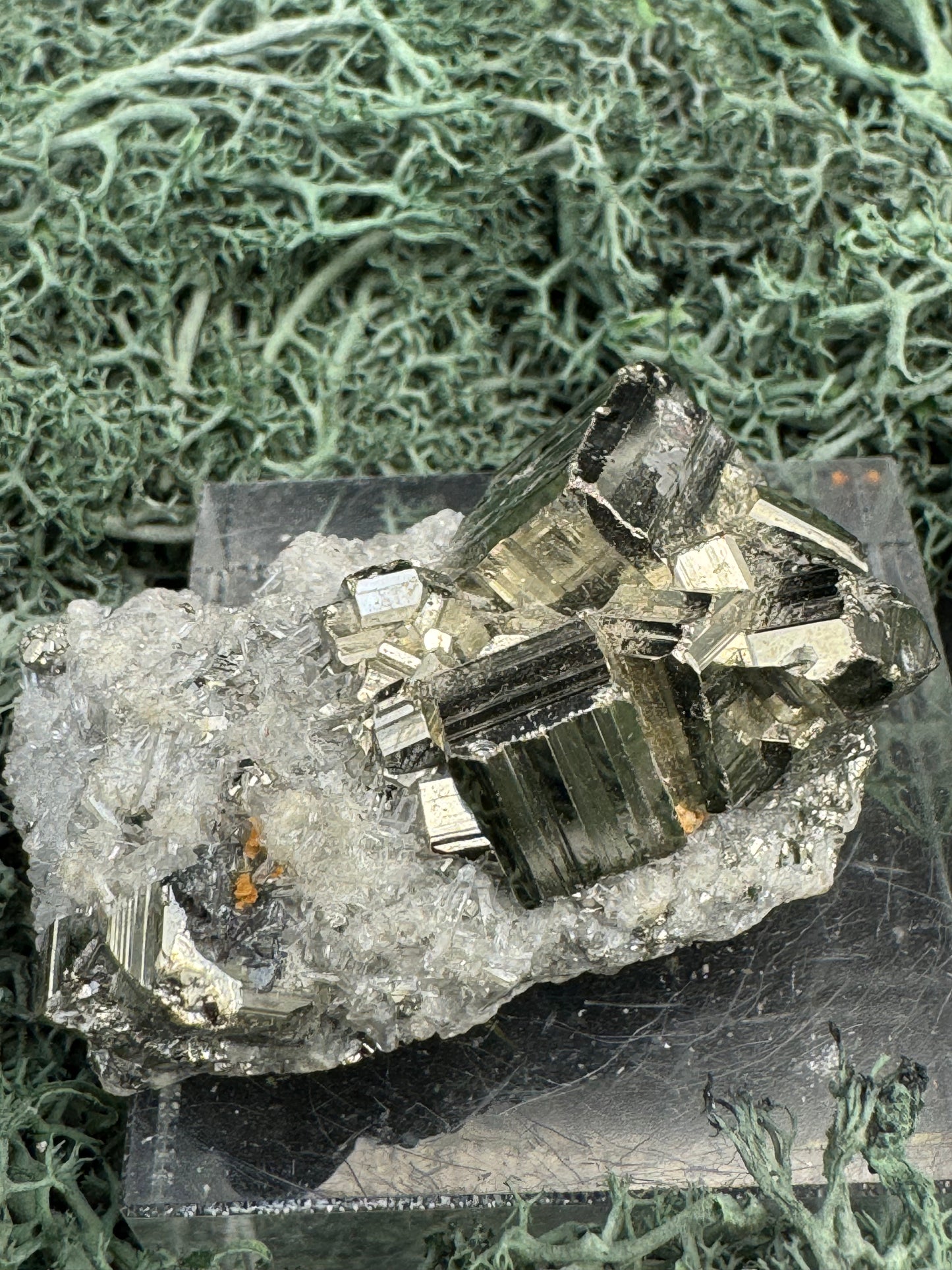 Pyrit an Bergkristall aus Indonesien - 1 Stück - crystal paradise