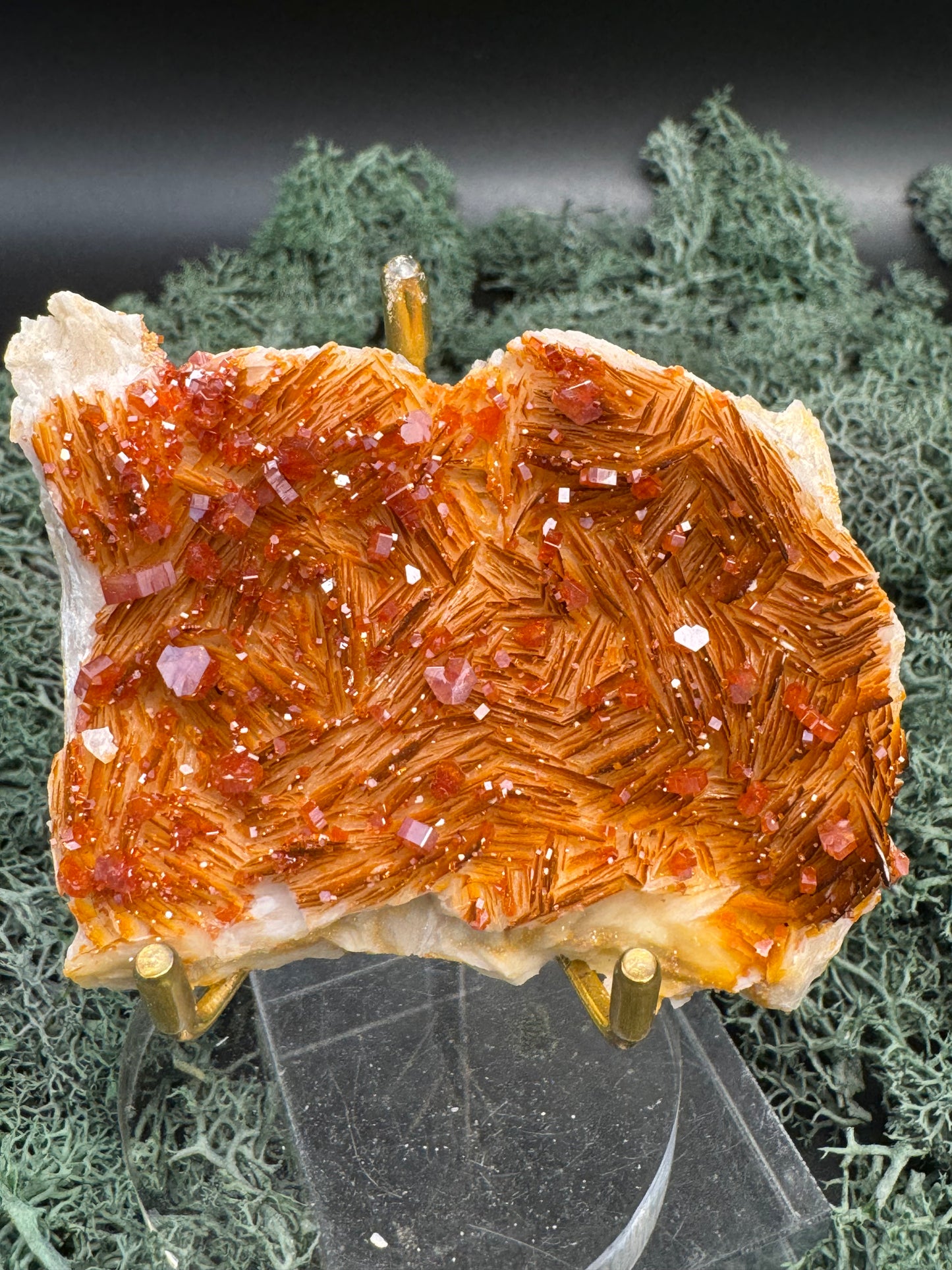 Baryt mit Vanadinit aus Marokko (174g) - Stufe - sehr schönes leuchtendes rot - crystal paradise