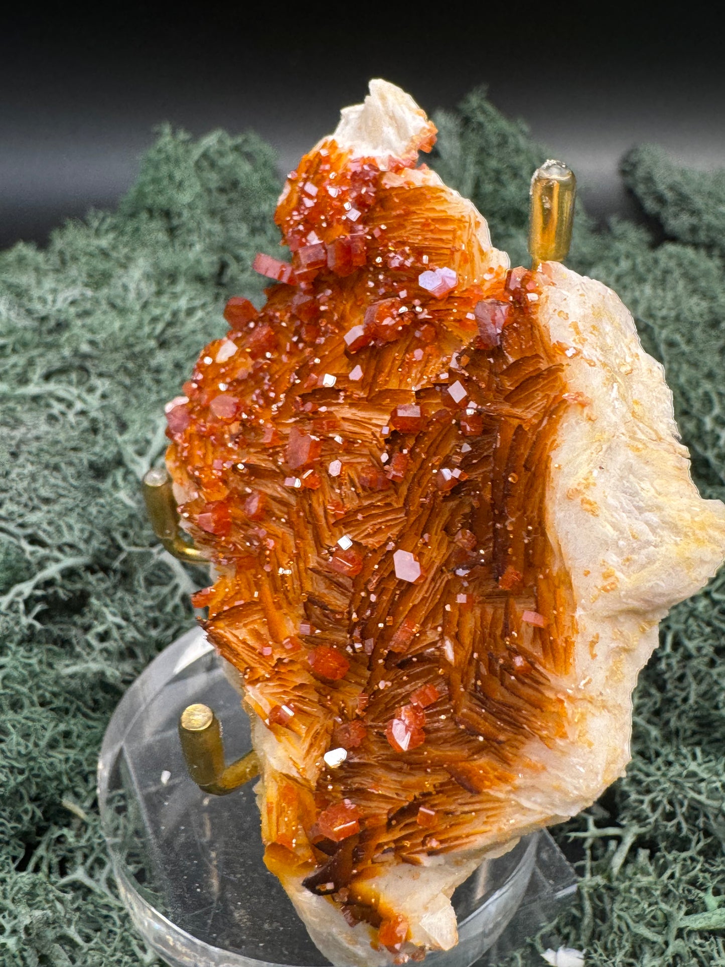 Baryt mit Vanadinit aus Marokko (174g) - Stufe - sehr schönes leuchtendes rot - crystal paradise