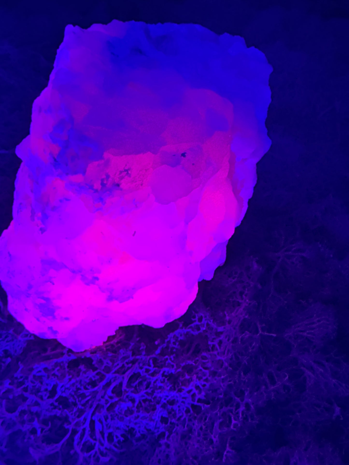 Pink Calcit Großstufe (UV Reaktiv) (1775g)- rundherum schöne Kristallstruktur - crystal paradise
