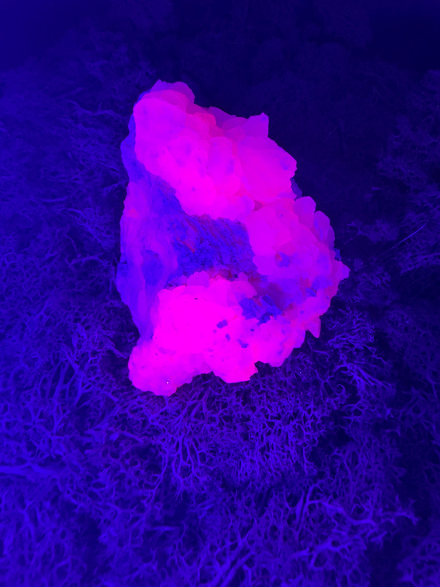 Pink Calcit Großstufe (UV Reaktiv) (80g)- schöne Kristallstruktur - crystal paradise