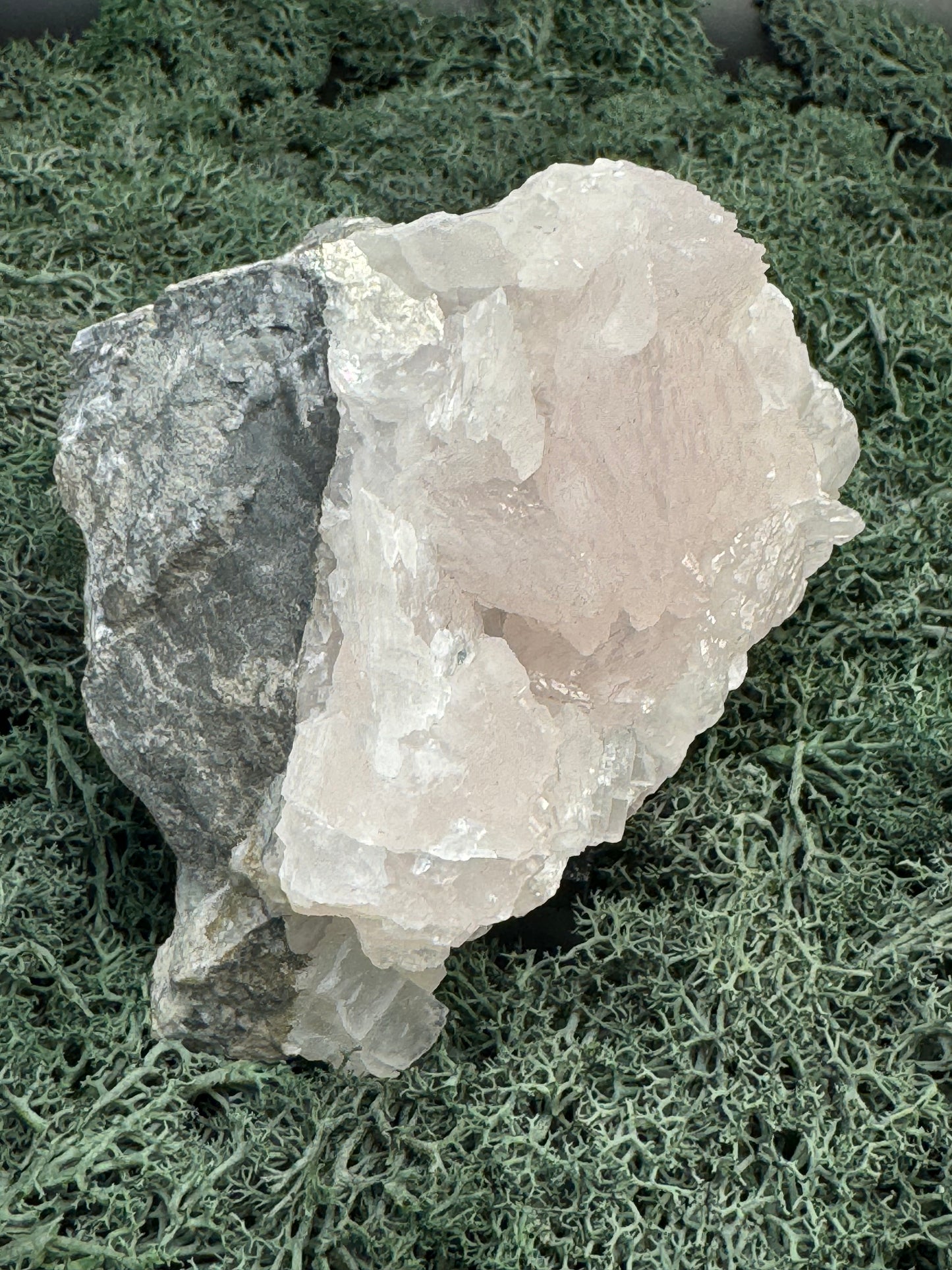 Pink Calcit Großstufe (UV Reaktiv) (972g)- schöne Kristallstruktur - crystal paradise