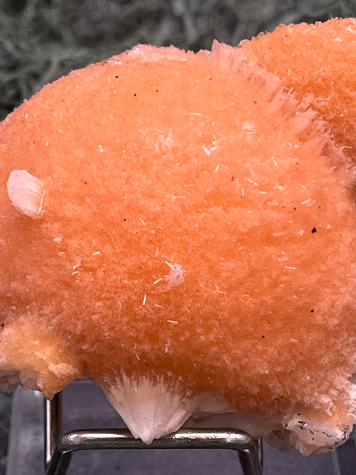 Thomsonit aus Indien (97g) - Stufe - leuchtend orange Farbe, schöne Kugelbildung - crystal paradise