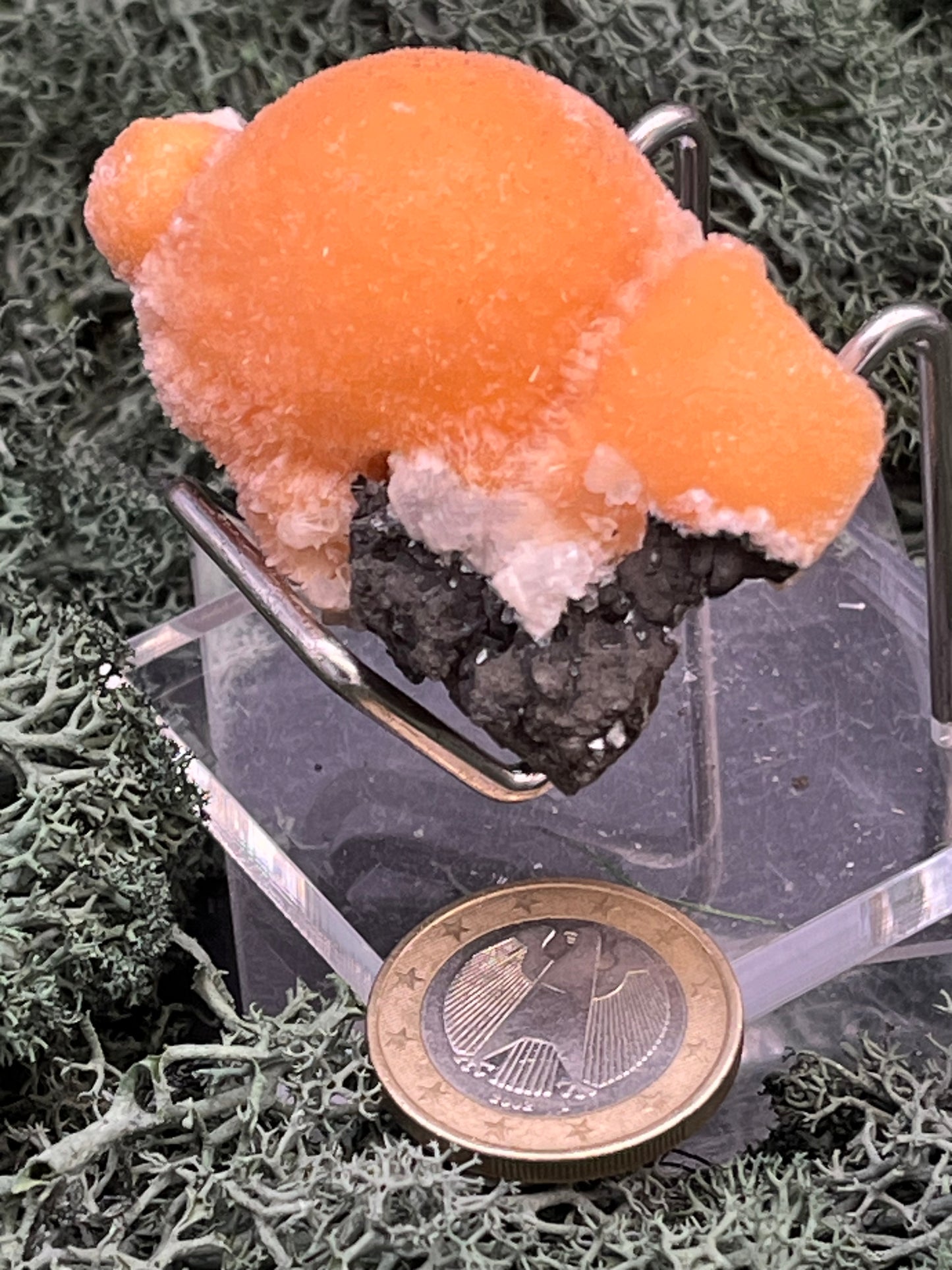 Thomsonit aus Indien (45g) - Stufe - leuchtend orange Farbe, schöne mehrere Kugelbildungen auf Muttergestein - crystal paradise