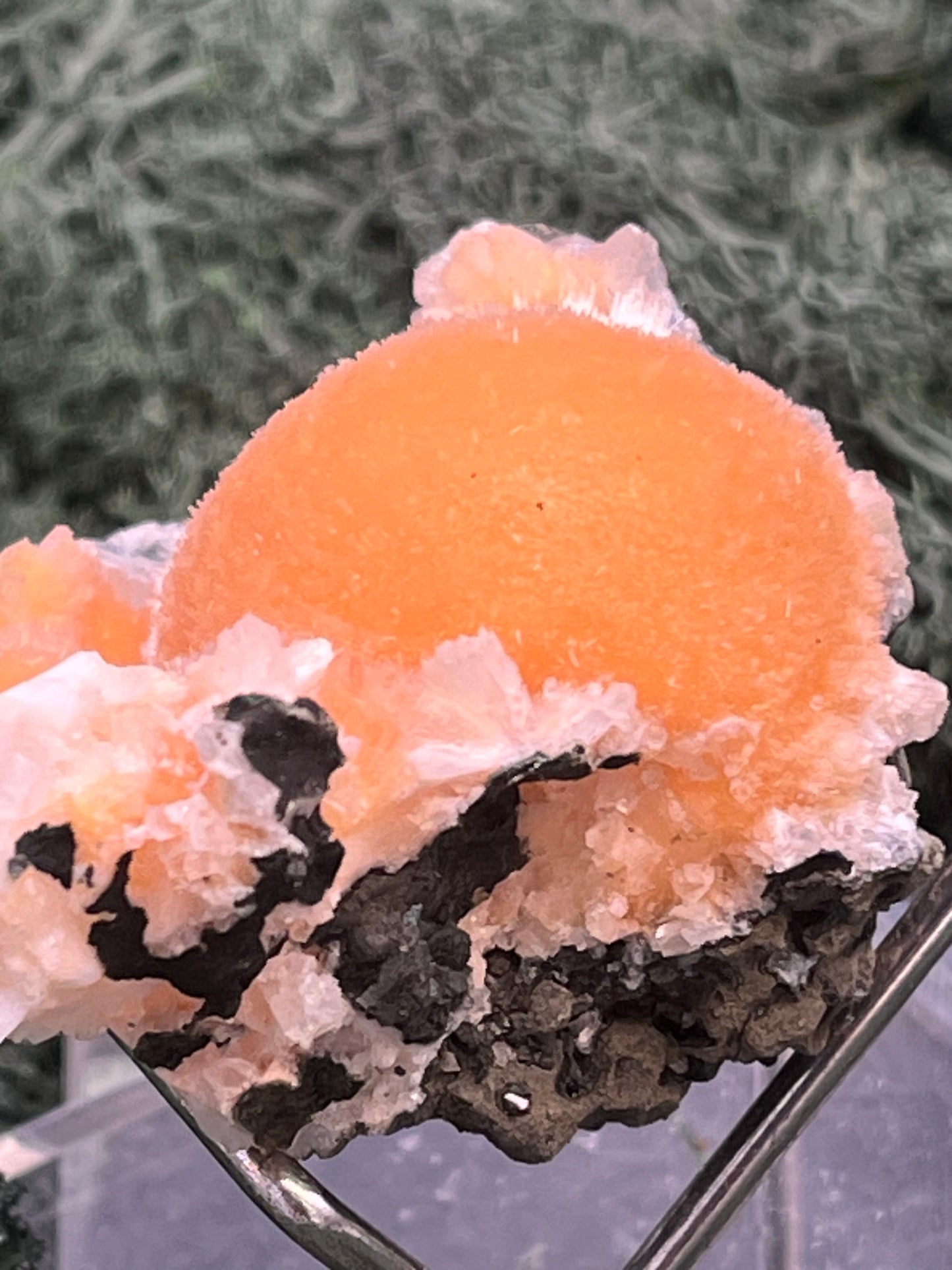 Thomsonit aus Indien (52g) - Stufe - leuchtend orange Farbe, schöne Kugelbildung auf Muttergestein - crystal paradise
