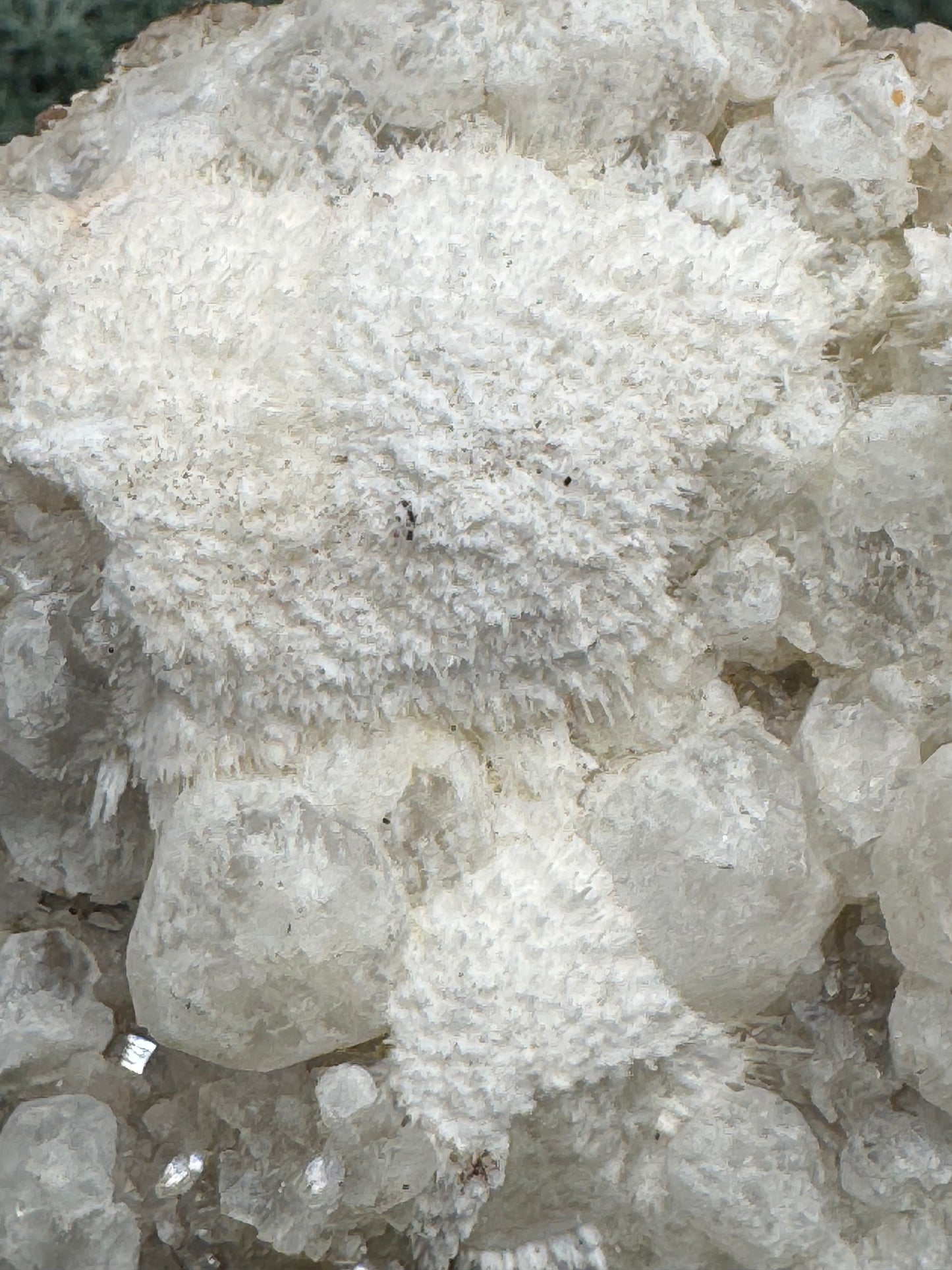 Okenit auf Apophyllit Cluster (Stufe) aus Indien (102g) - viele Kristalle, flach - crystal paradise
