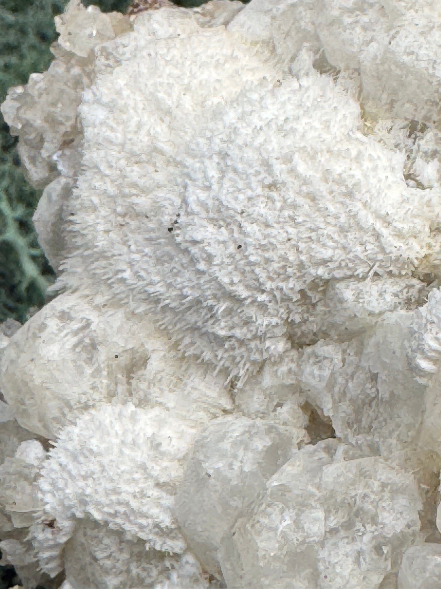 Okenit auf Apophyllit Cluster (Stufe) aus Indien (102g) - viele Kristalle, flach - crystal paradise