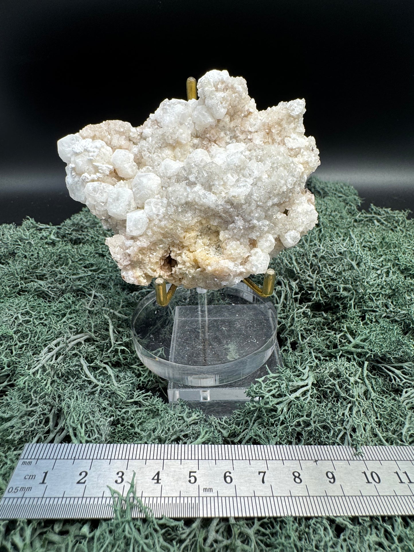 Okenit auf Apophyllit Cluster (Stufe) aus Indien (188g) - viele Okenit Kristalle, flach - crystal paradise