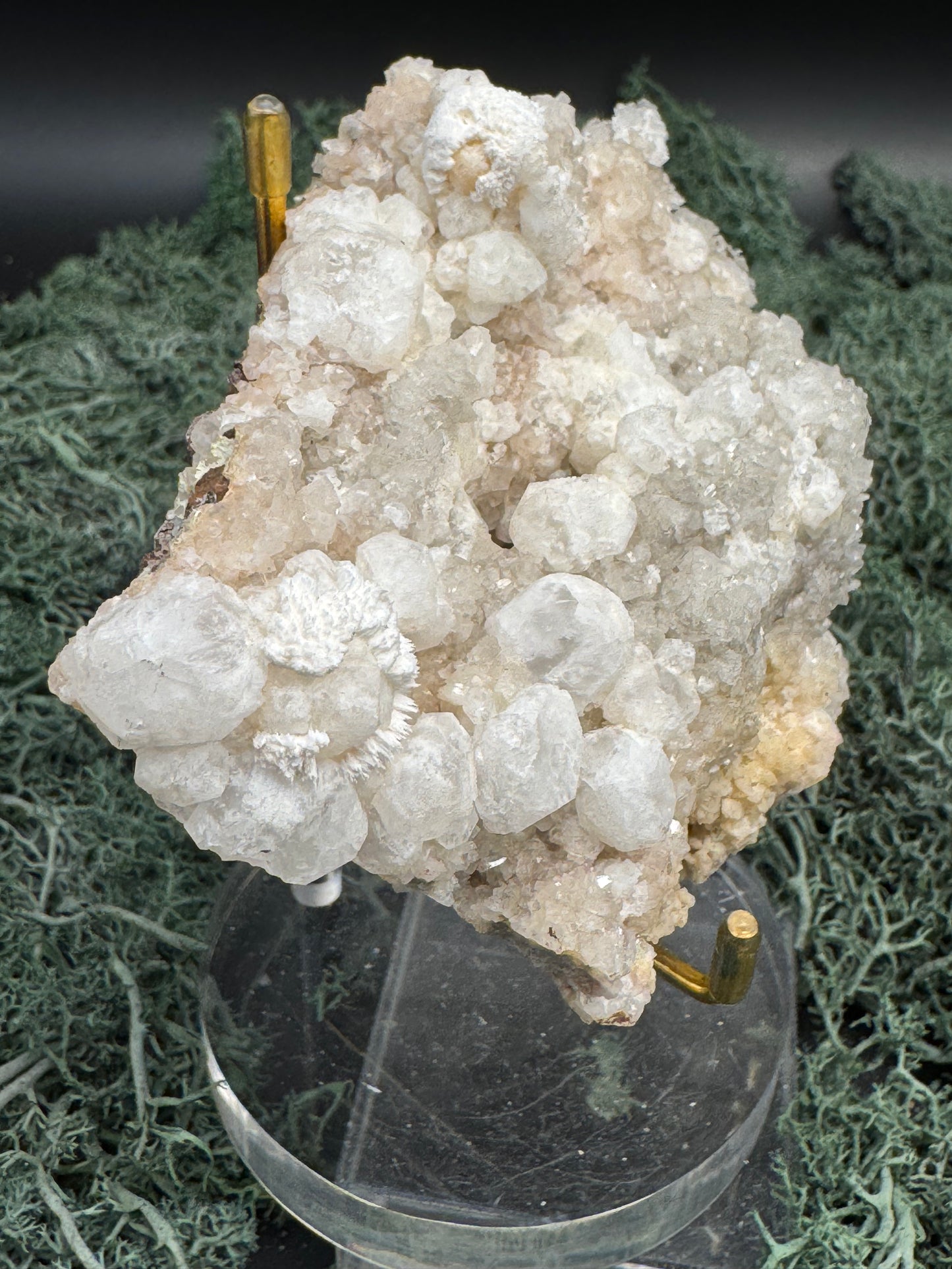 Okenit auf Apophyllit Cluster (Stufe) aus Indien (188g) - viele Okenit Kristalle, flach - crystal paradise