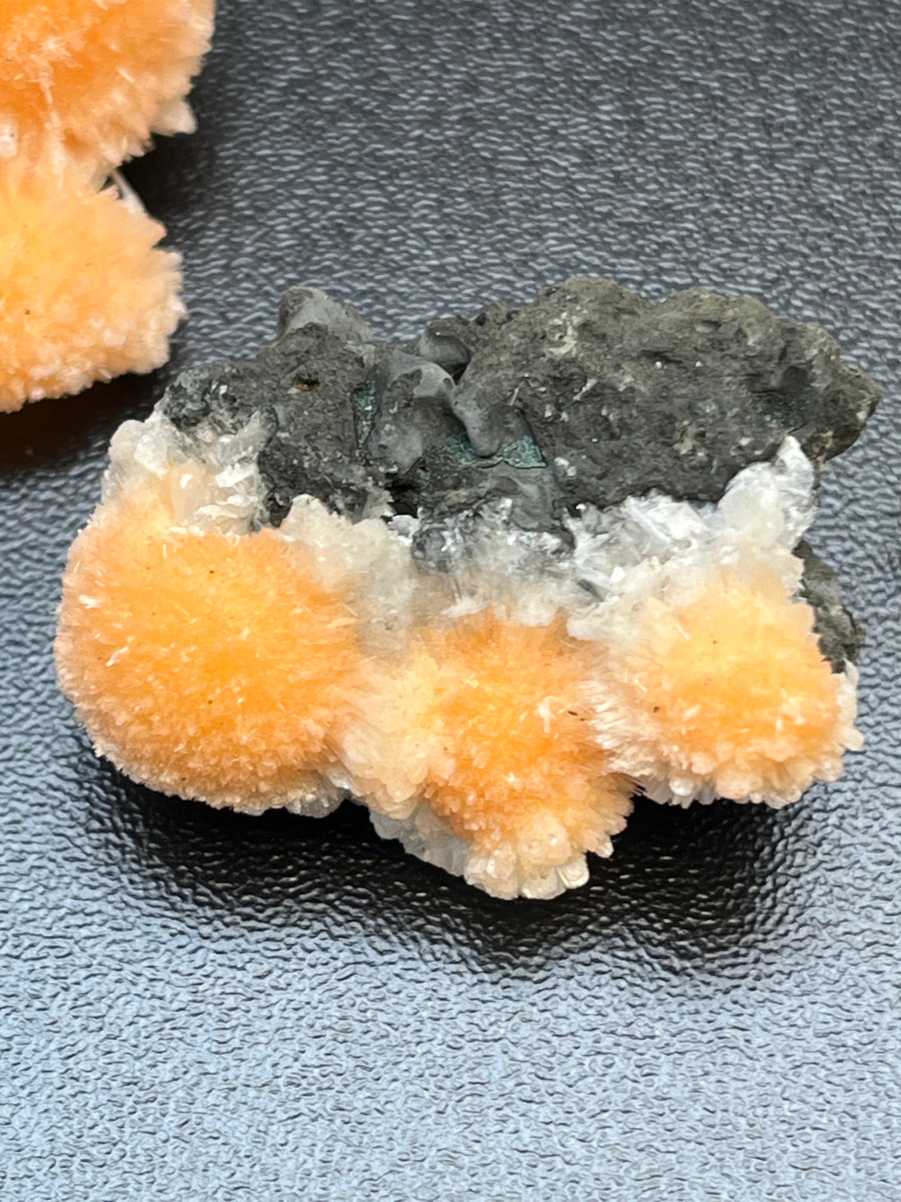 Thomsonit aus Pakistan kleine bis mittelere Stufe (multi Kugeln) - 1-Stück - leutende orange Farbe - crystal paradise