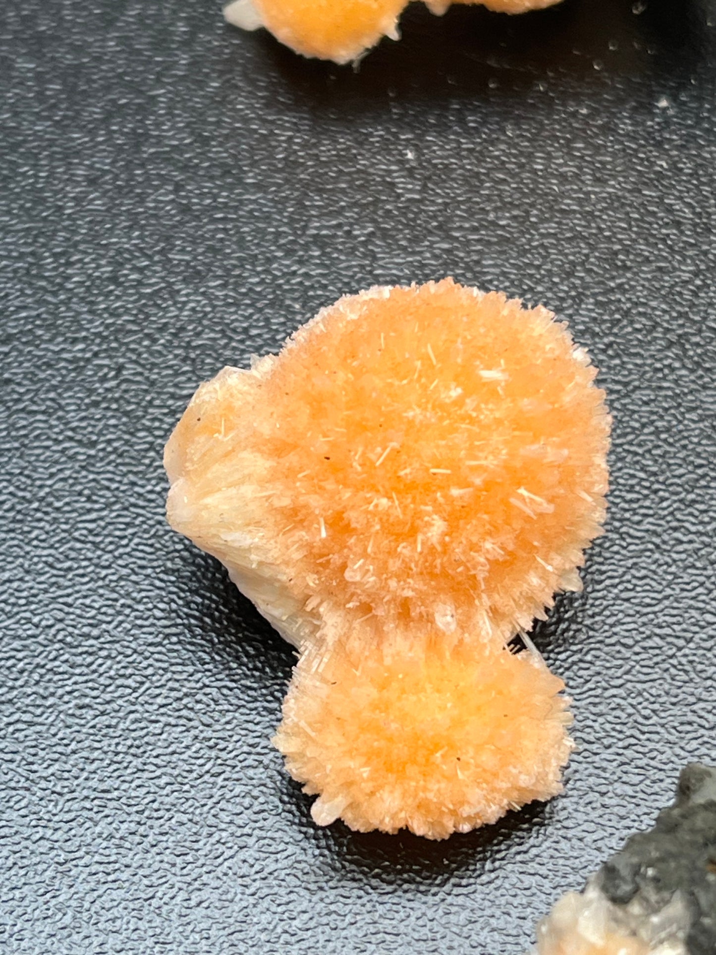 Thomsonit aus Pakistan kleine bis mittelere Stufe (multi Kugeln) - 1-Stück - leutende orange Farbe - crystal paradise
