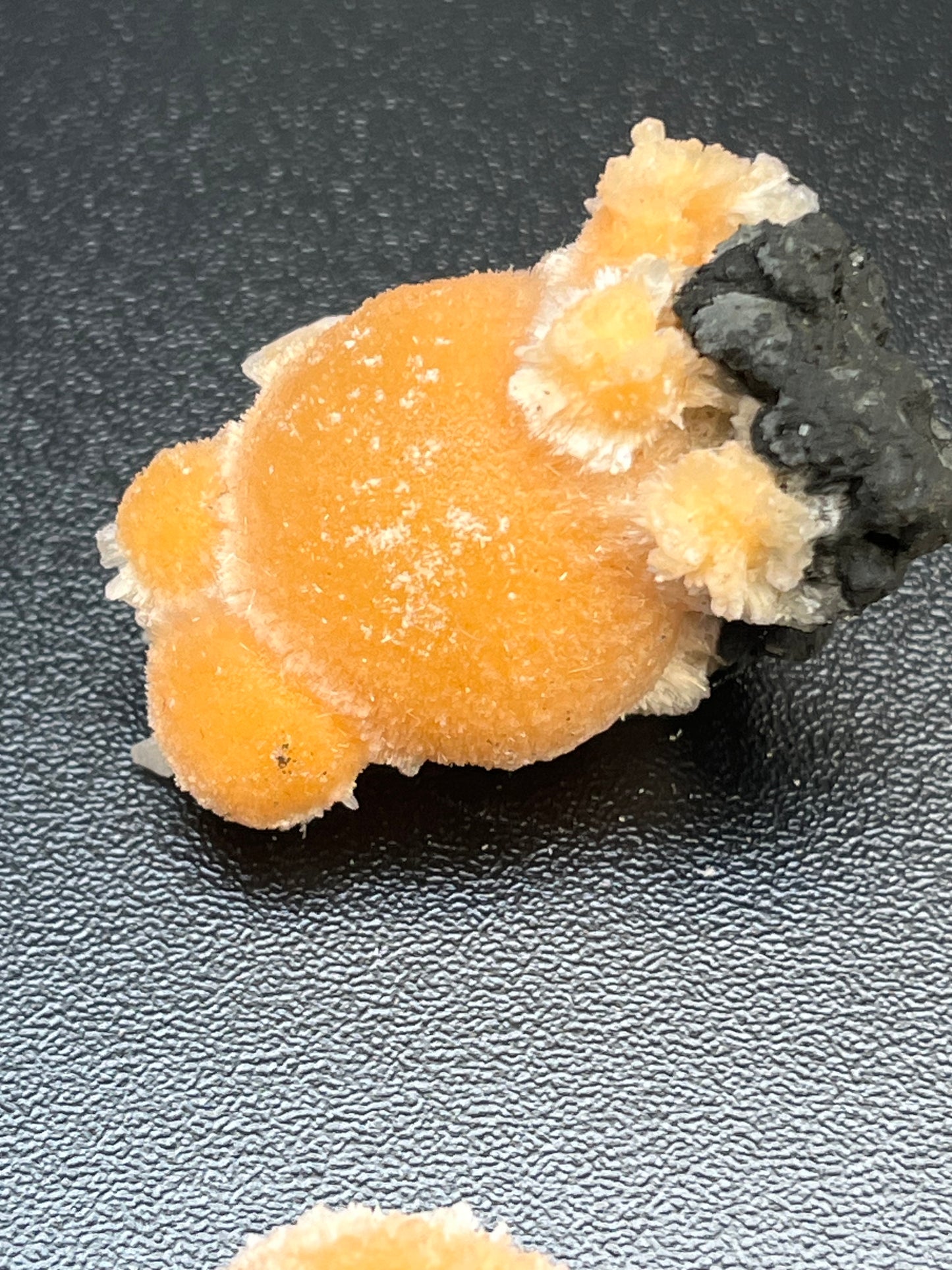 Thomsonit aus Pakistan kleine bis mittelere Stufe (multi Kugeln) - 1-Stück - leutende orange Farbe - crystal paradise