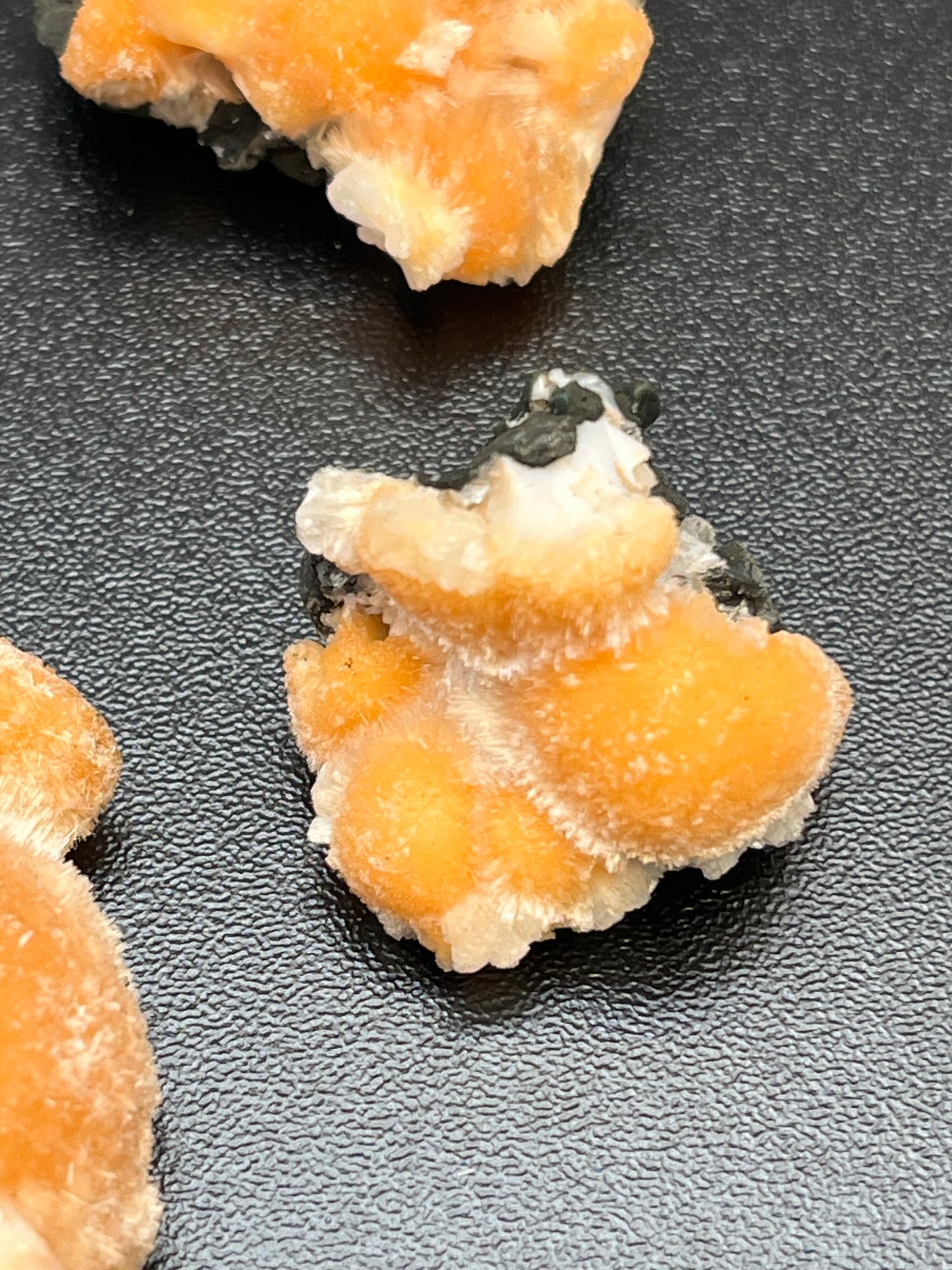 Thomsonit aus Pakistan kleine bis mittelere Stufe (multi Kugeln) - 1-Stück - leutende orange Farbe - crystal paradise