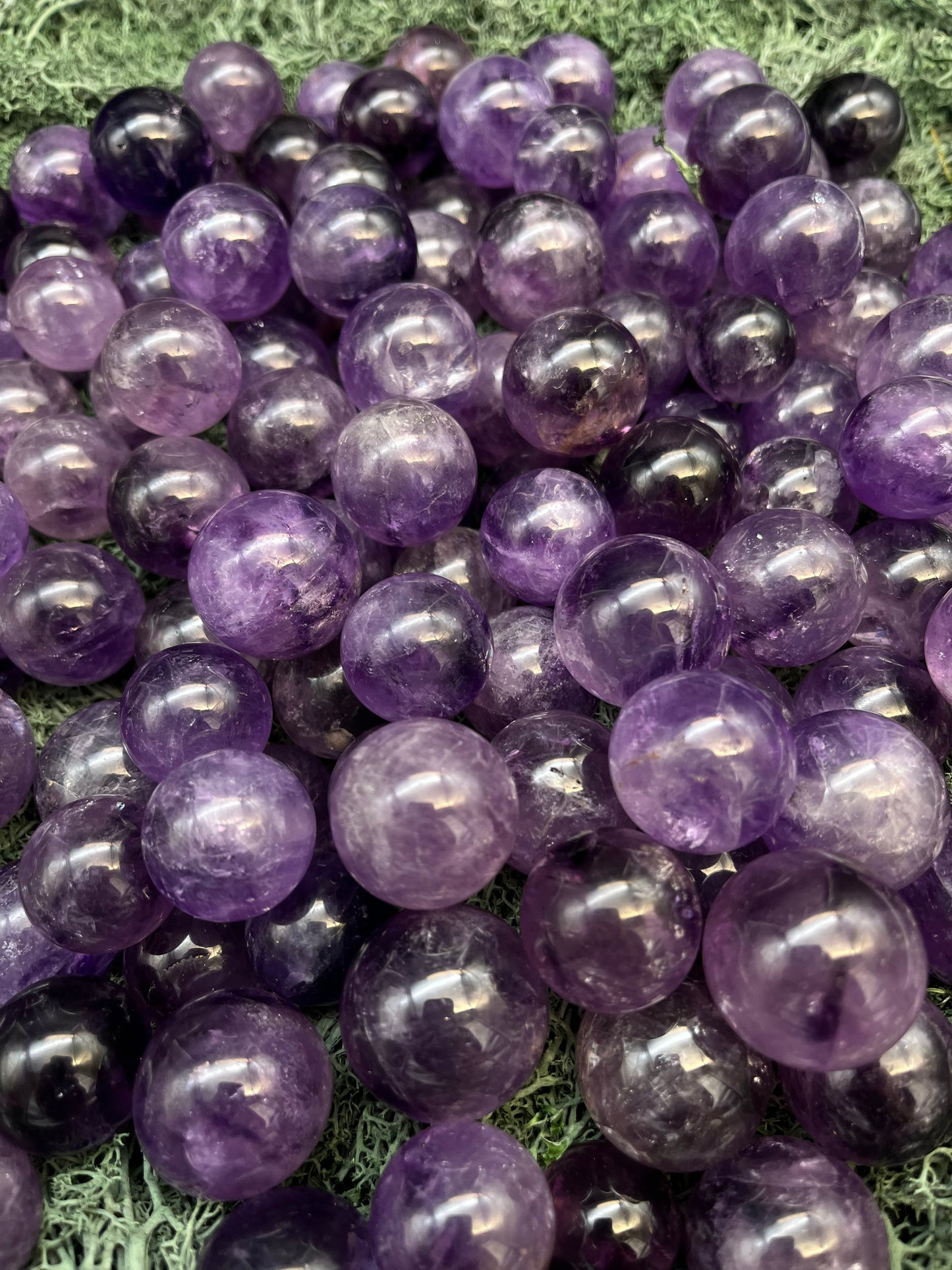 Amethyst Kugel mini - 1 Stück ca. 10-20g - crystal paradise