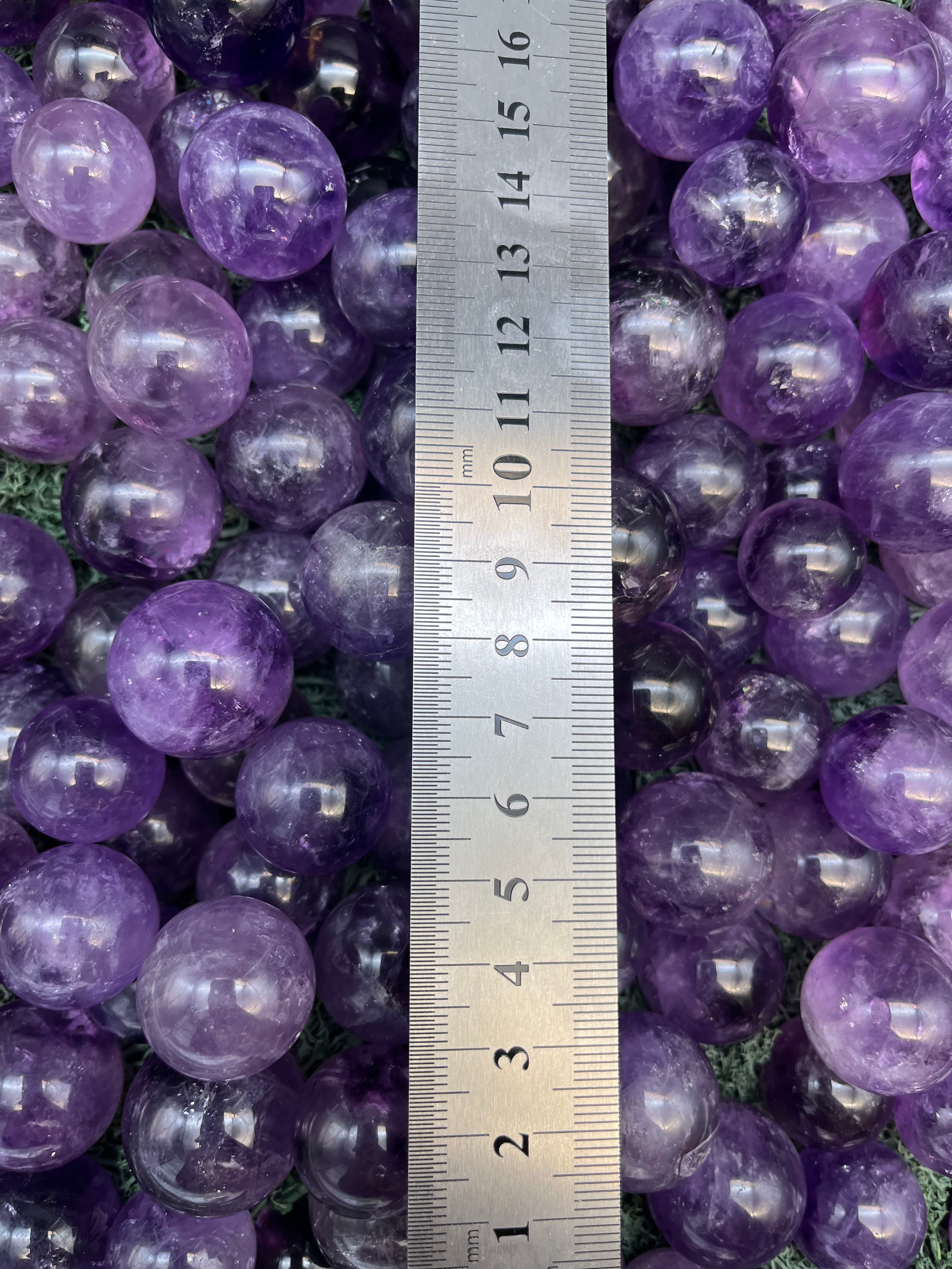 Amethyst Kugel mini - 1 Stück ca. 10-20g - crystal paradise