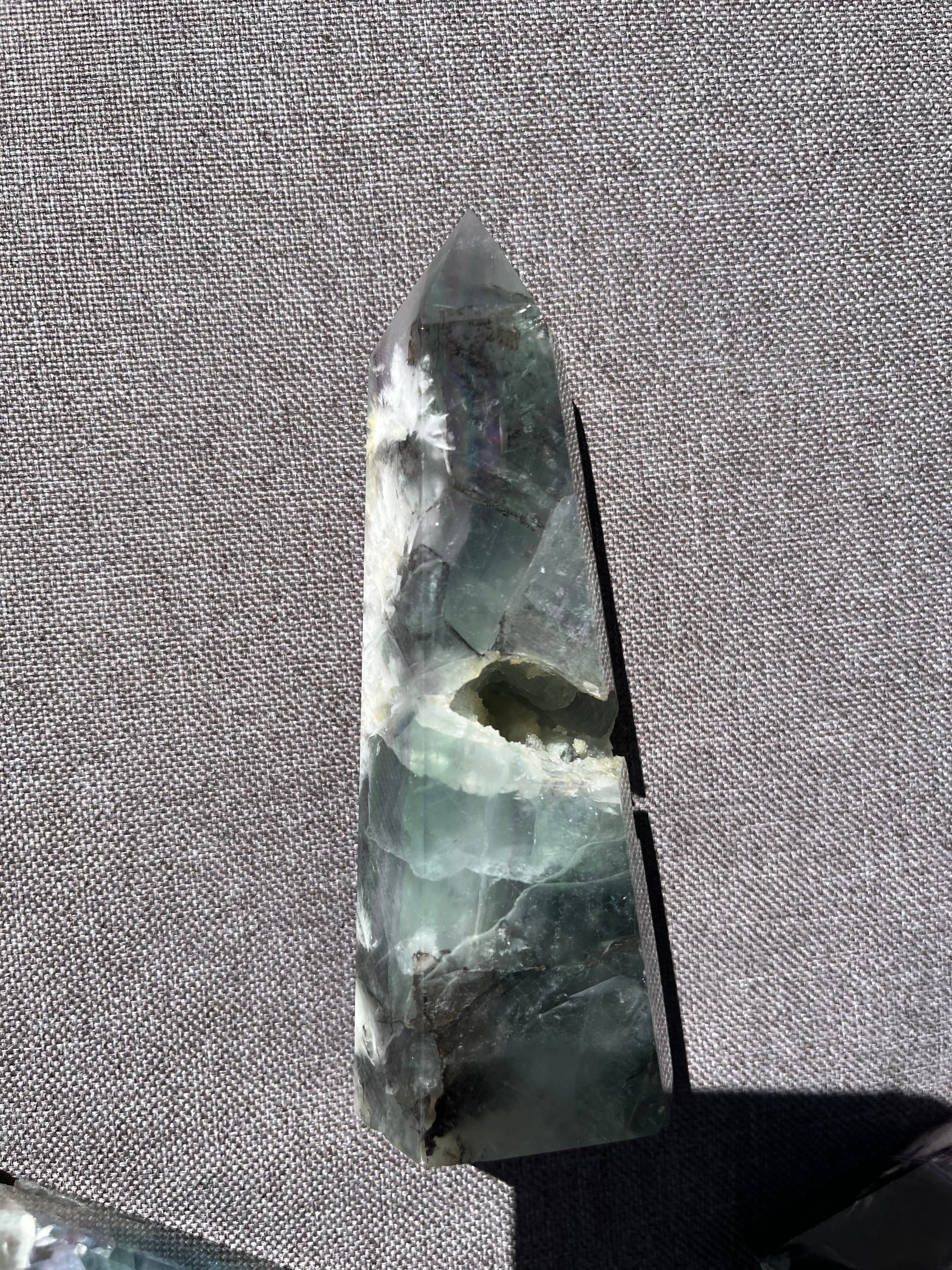 Schneeflocken Fluorit Spitze/Tower gross - 1 Stück (>290g / 13cm hoch) - crystal paradise