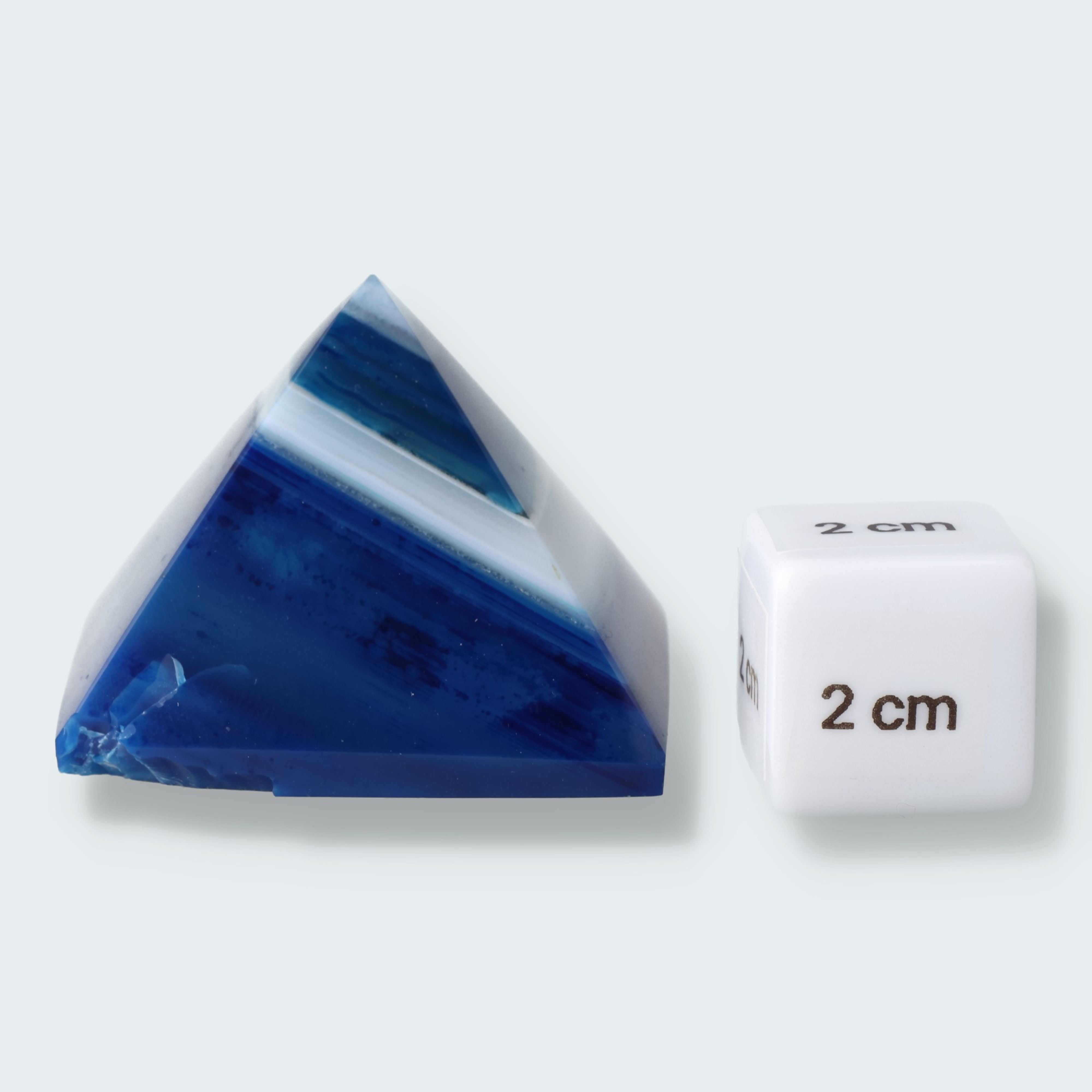 Achatpyramide blau-weiss (3,5 cm) aus Brasilien (B-Ware) – Ansicht 2