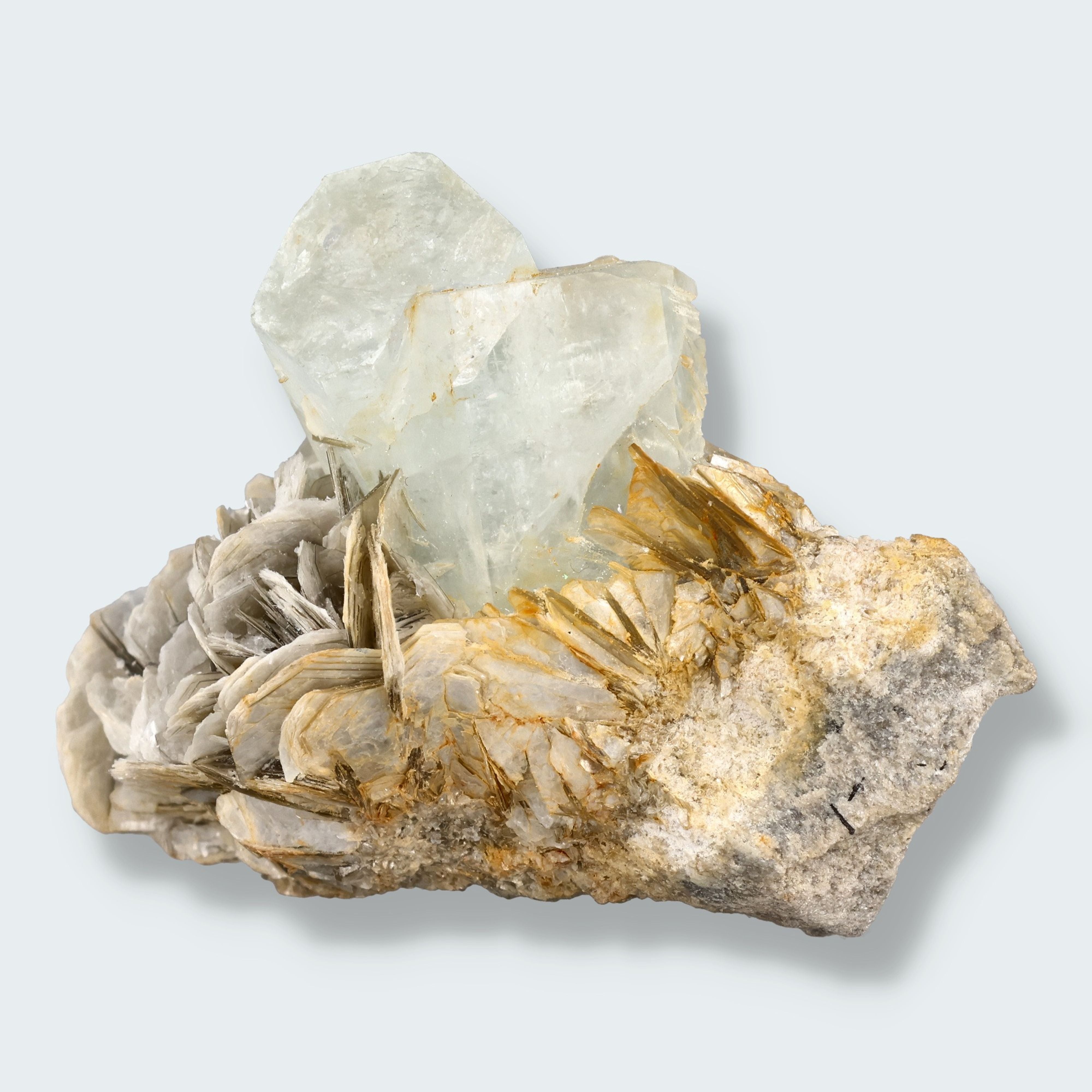 Aquamarin Kristall auf Feldspat aus Pakistan (96g) – Ansicht 2