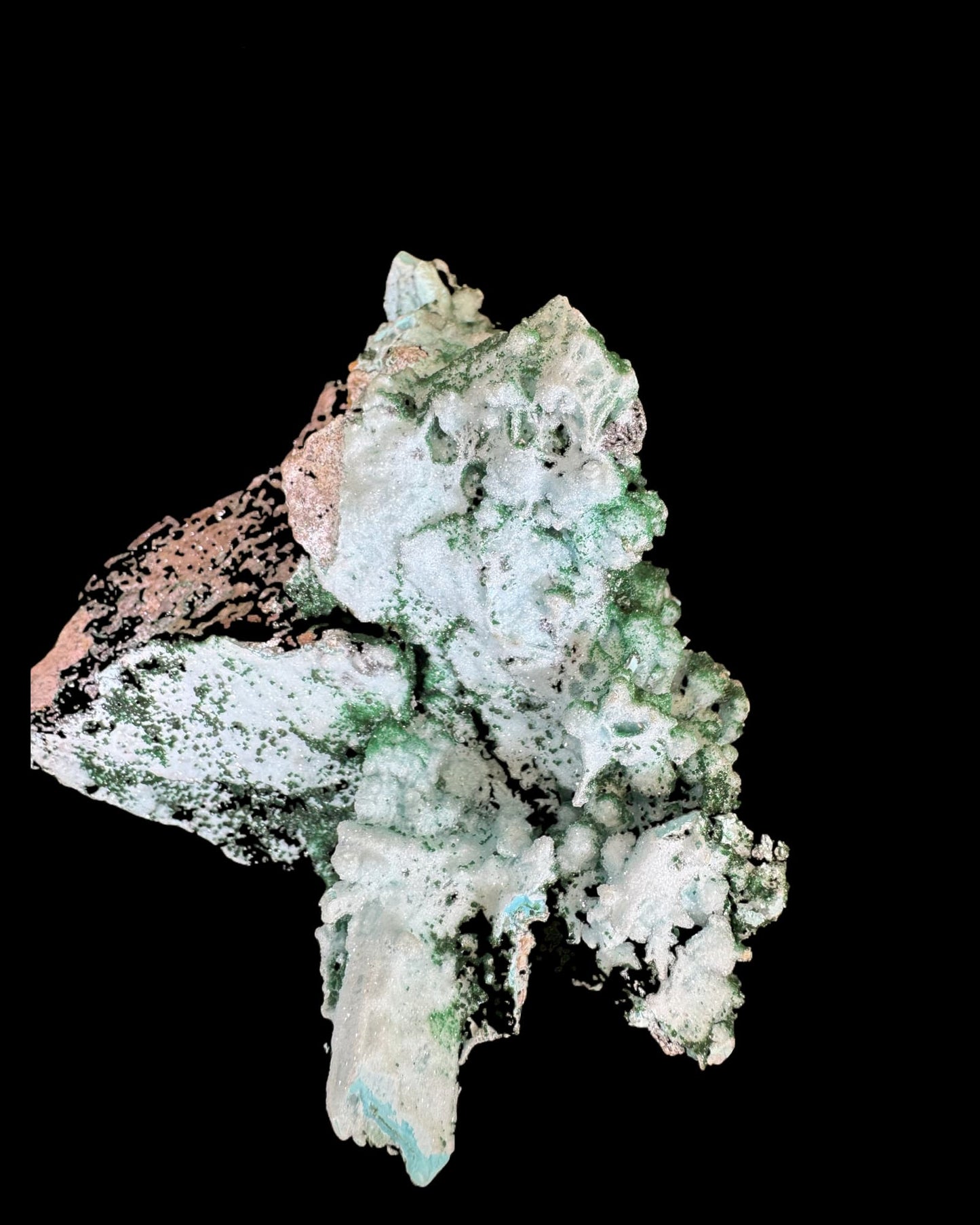 chrysokoll kongo 465g vor schwarzem Hintergrund