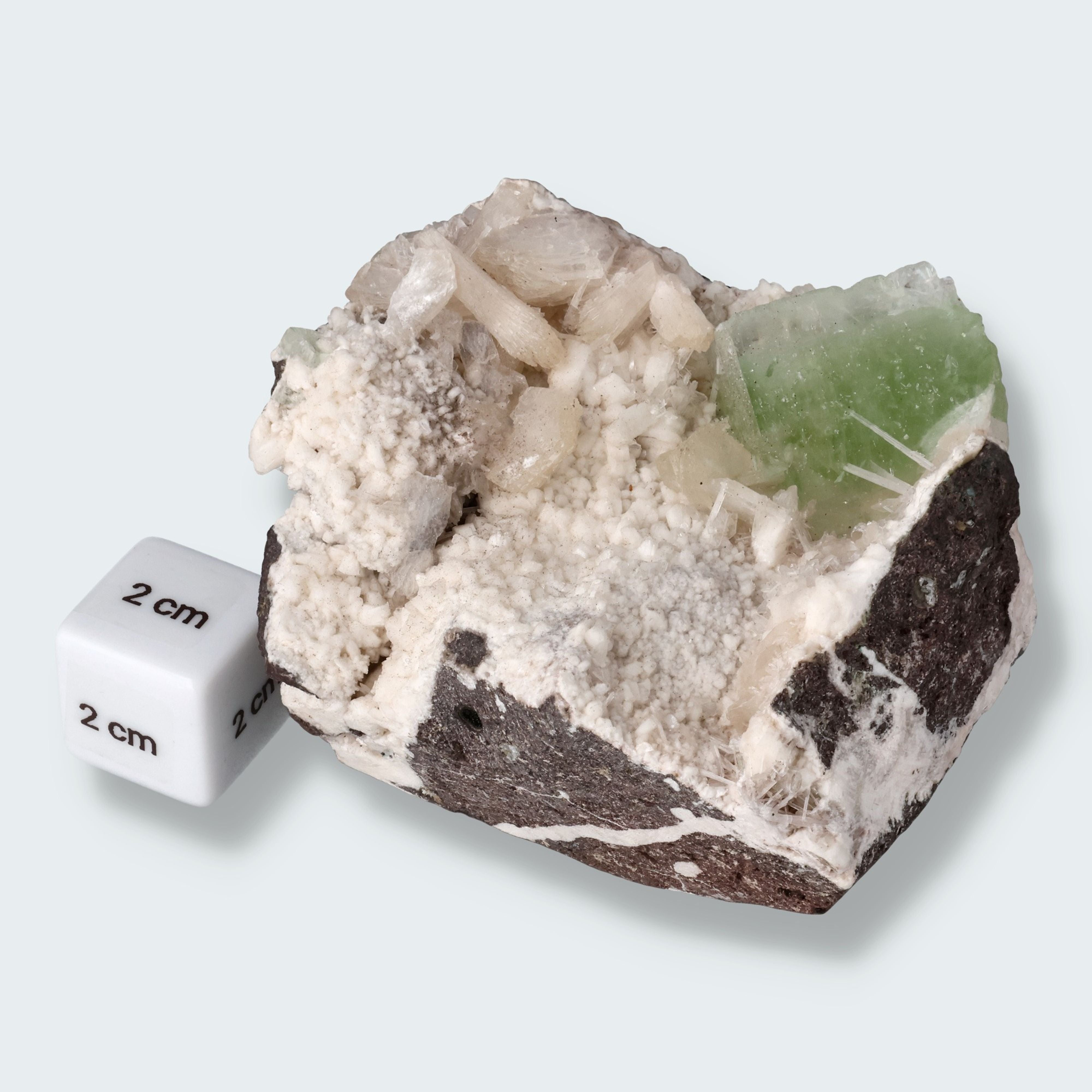 Grüner Apophyllit mit Stilbit aus Indien (314g) – Ansicht 2
