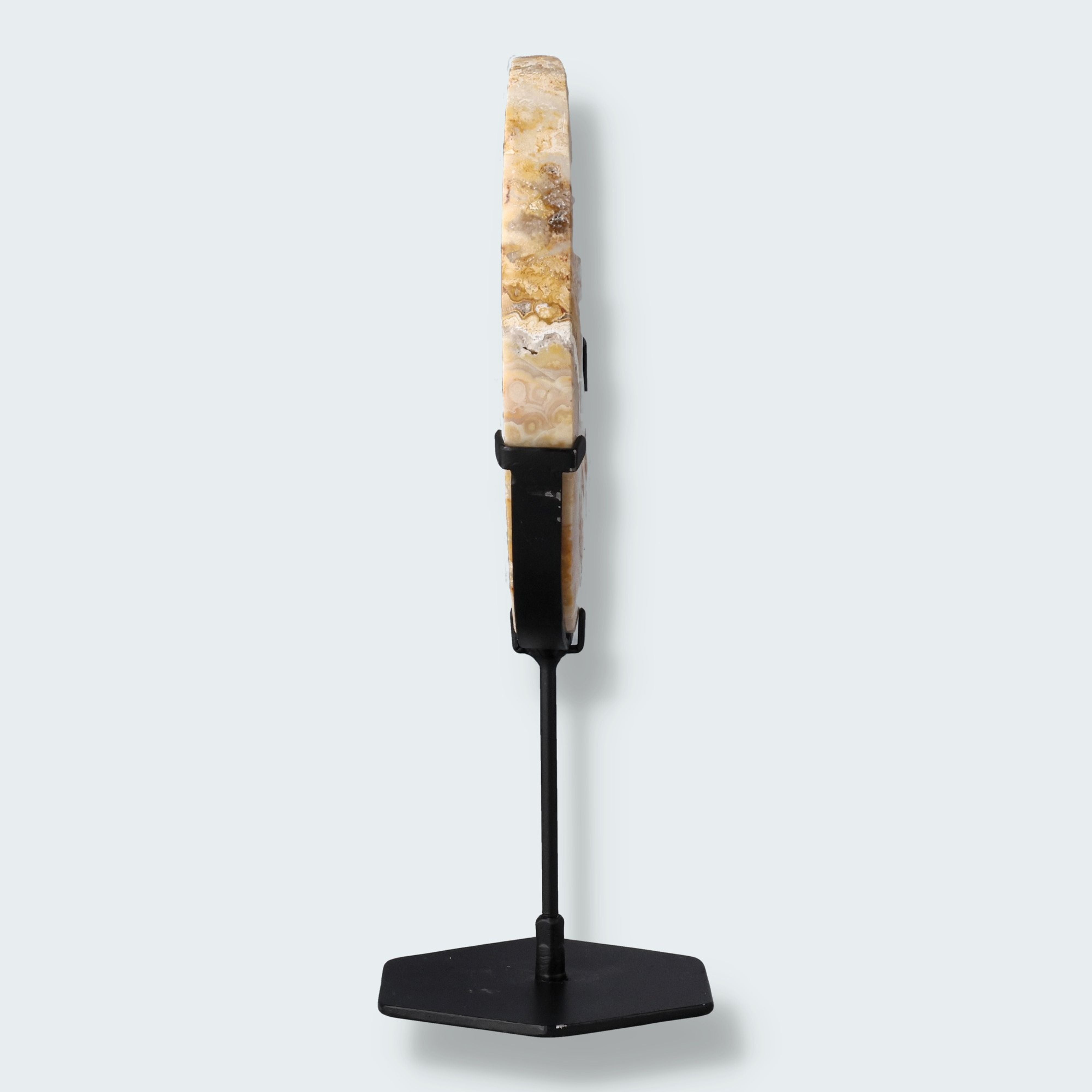 Mond auf schwarzem Standfuss aus mattem Golden Crazy Laze Achat – Ansicht 3