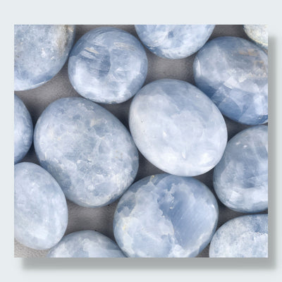 Blauer Calcit Handschmeichler aus Pakistan