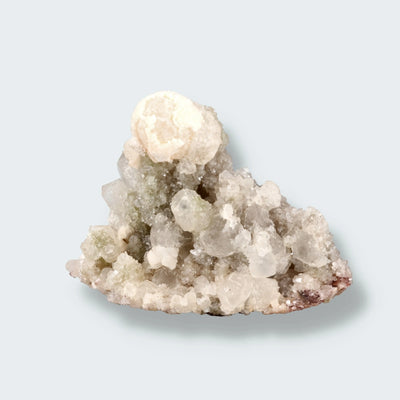 Okenit auf Apophyllit Cluster aus Indien (174g)