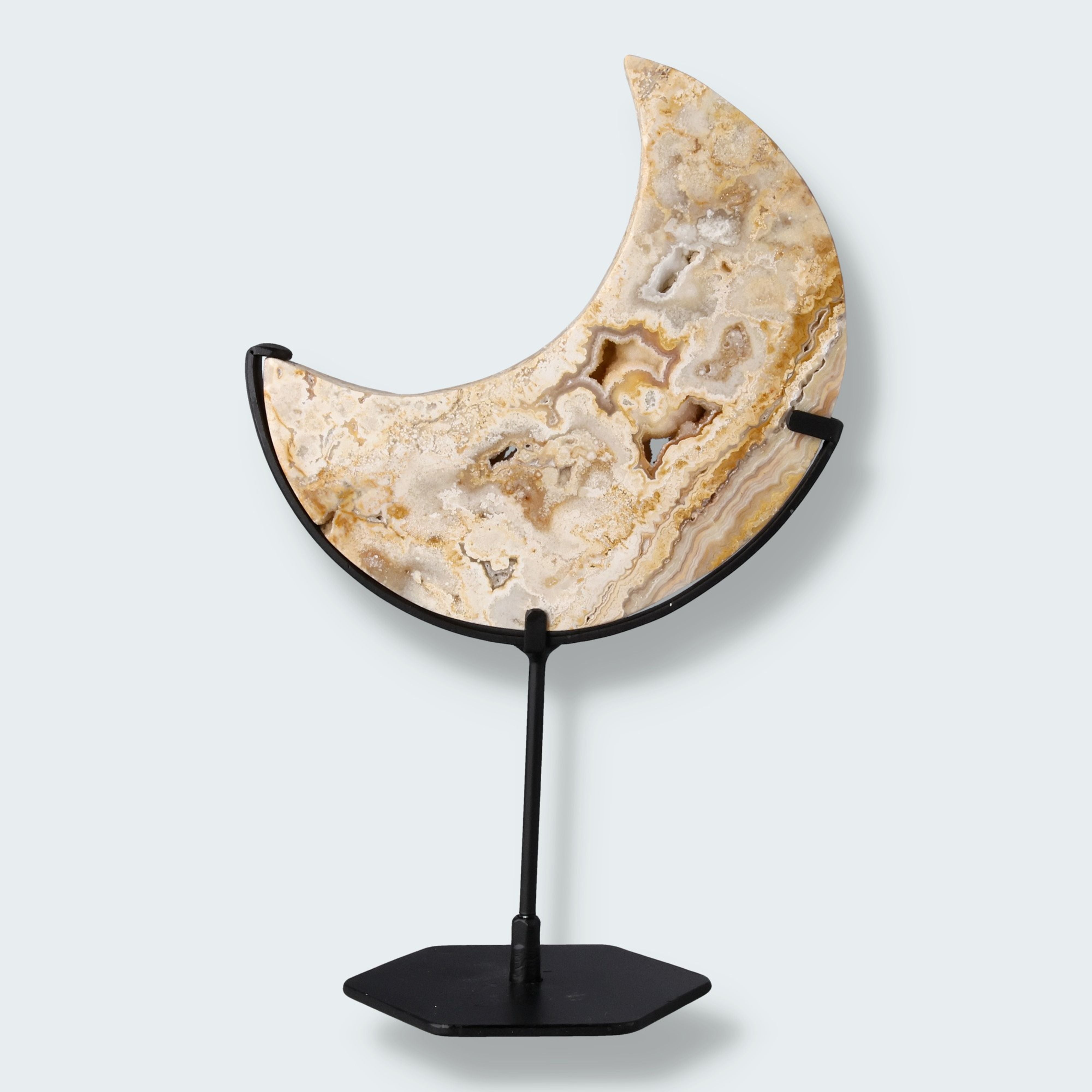 Mond auf schwarzem Standfuss aus mattem Golden Crazy Laze Achat