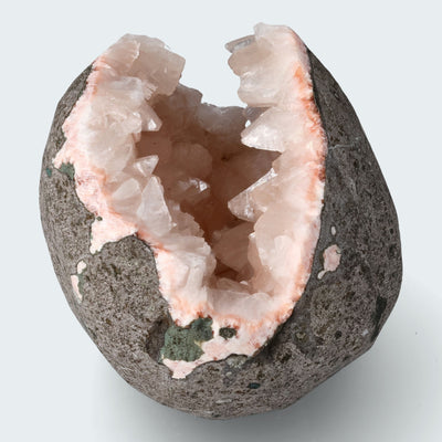 Heulandit Euzeolit Geode mit Stilbit aus Indien (288g)