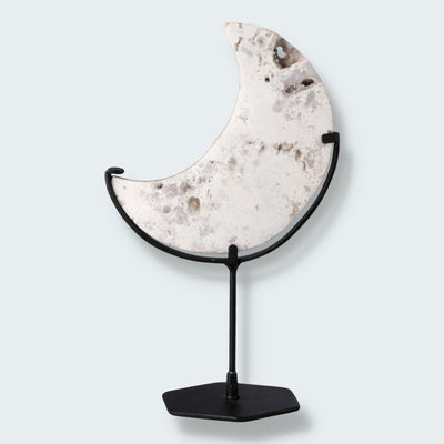 Mond auf schwarzem Standfuss aus mattem Schnee Achat