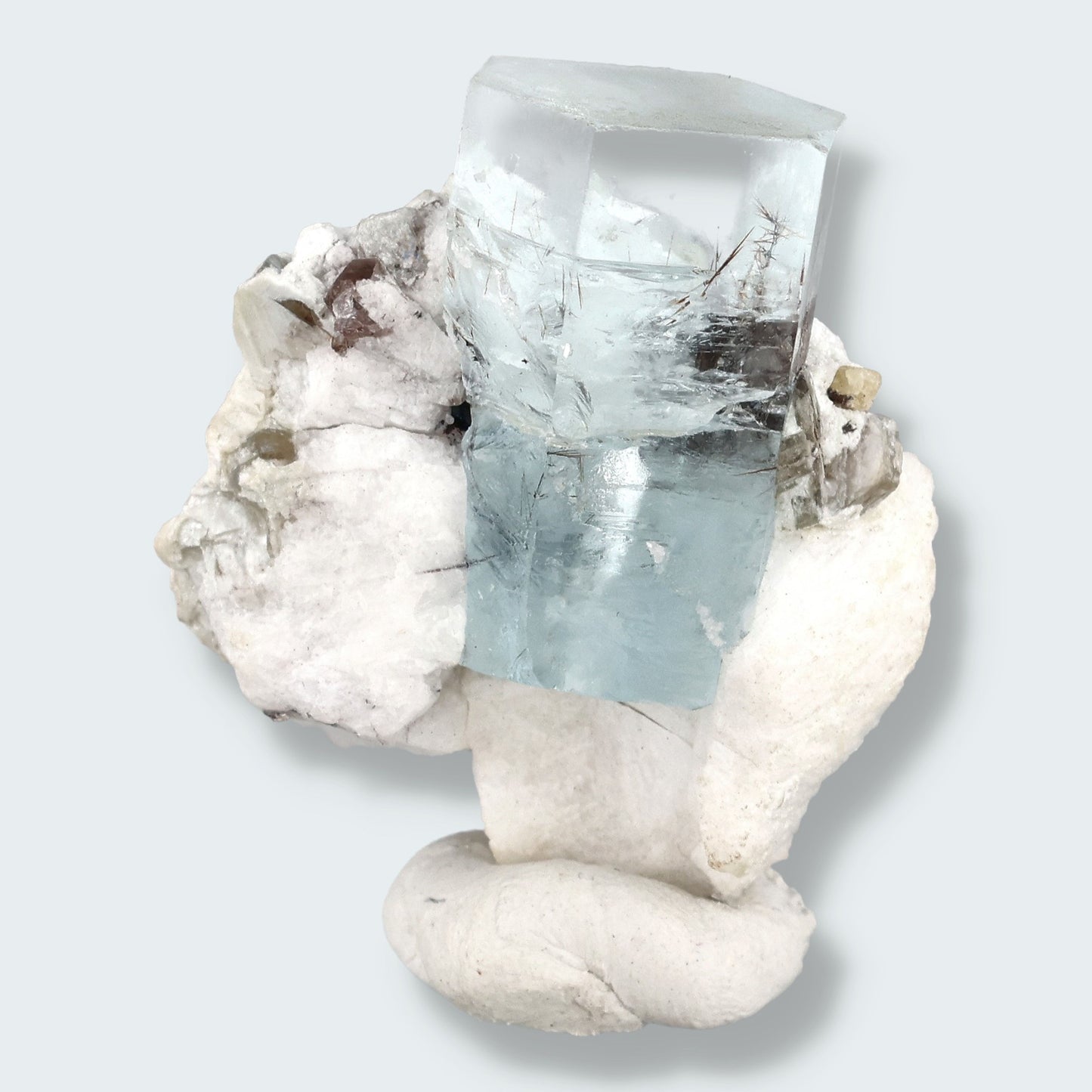 Aquamarin Stufe an Matrix und Quarz aus Pakistan (17g)
