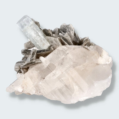 Aquamarin Stufe an Matrix und Quarz aus Pakistan (72g)