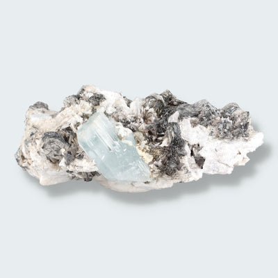 Aquamarin Stufe an Matrix und Quarz aus Pakistan (31g)