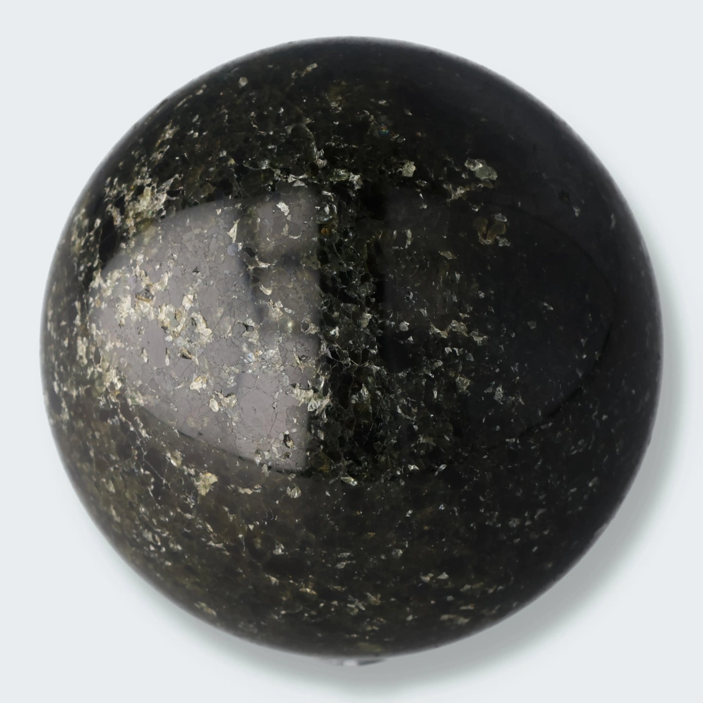 Peridot Kugel ca. 6,5 cm Durchmesser