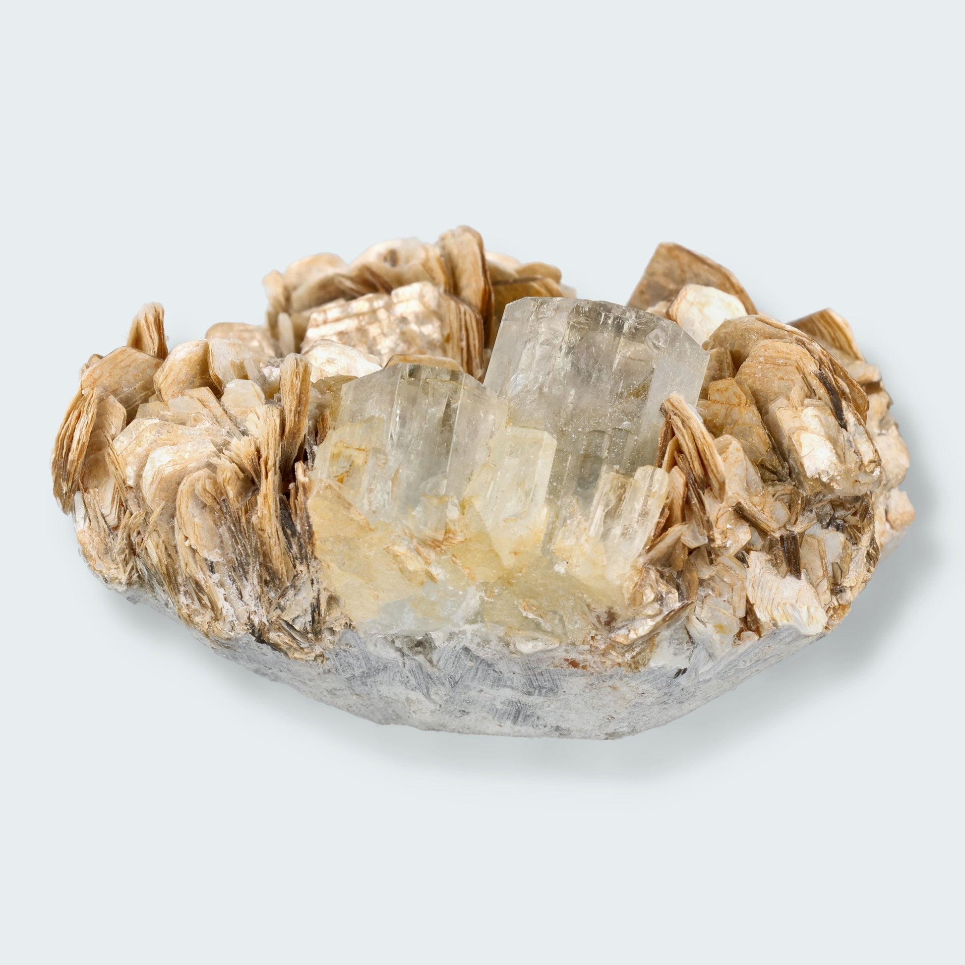 Aquamarin Handstufe an Albit aus Pakistan (159g)