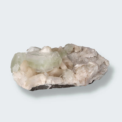 Grüner Apophyllit mit Stilbit aus Indien (499g)