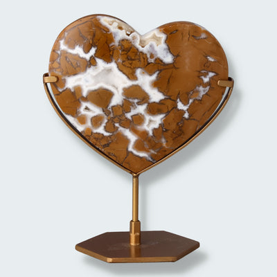 Herz auf goldenem Ständer aus Maligano Jaspis