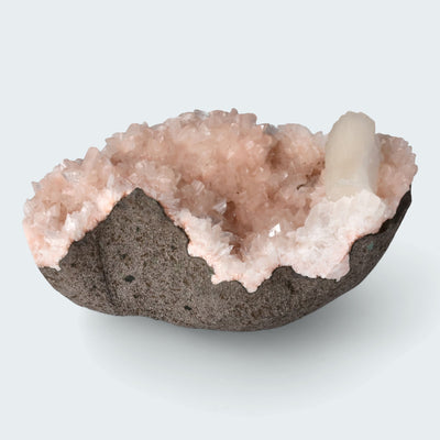 Heulandit Euzeolit Geode mit Stilbit aus Indien (144g)