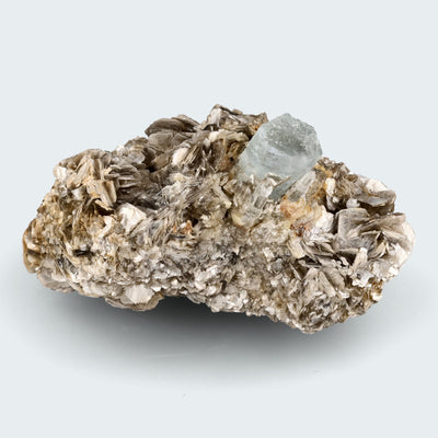 Aquamarin Stufe an Matrix und Quarz aus Pakistan (228g)