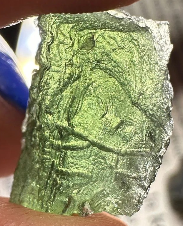 grüner Moldavit Edelstein 