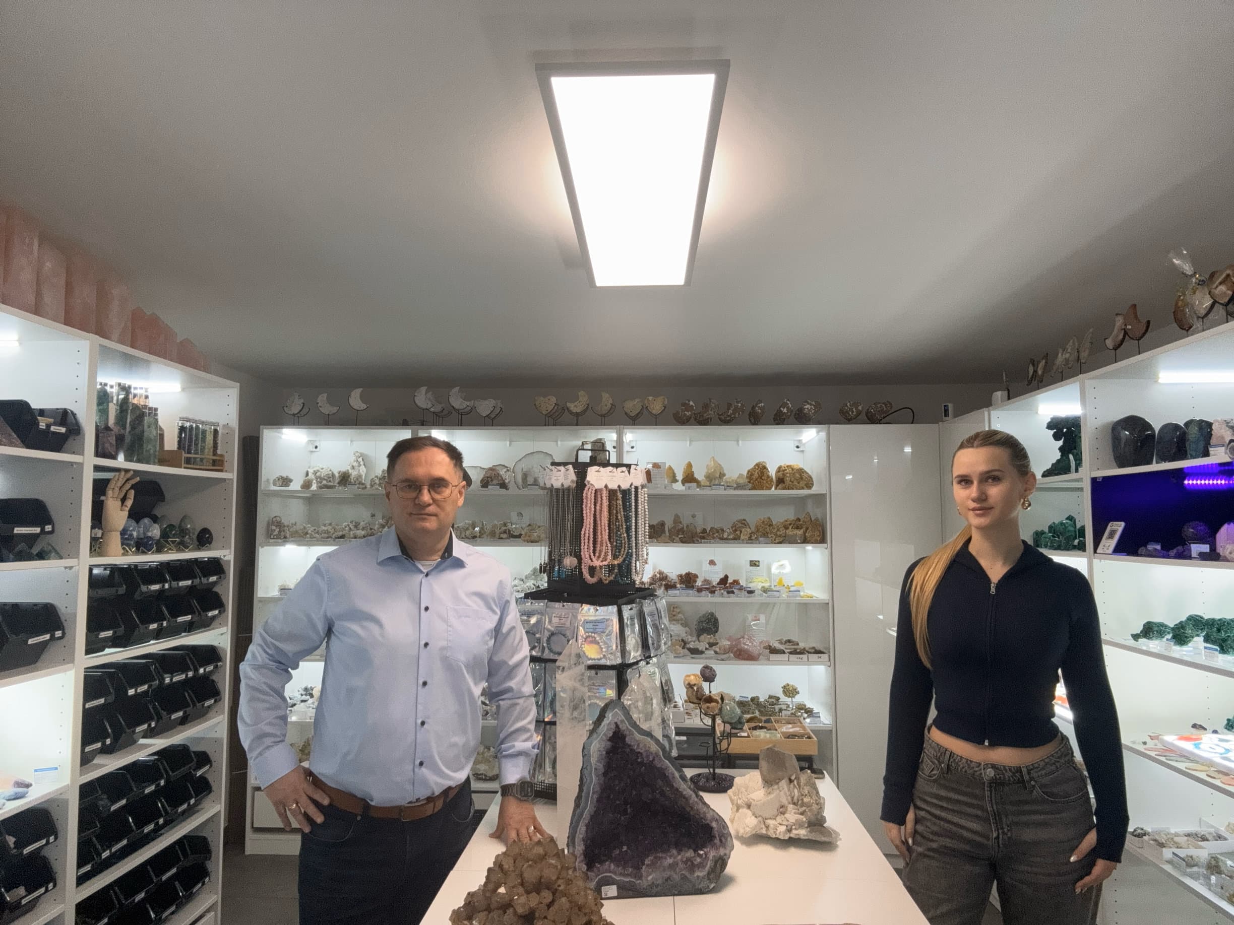 Mineralien kaufen Berlin? Crystal Paradise liefert Kristalle & Edelsteine direkt zu Dir – für Sammler, Deko & spirituelle Energie. Jetzt online entdecken!