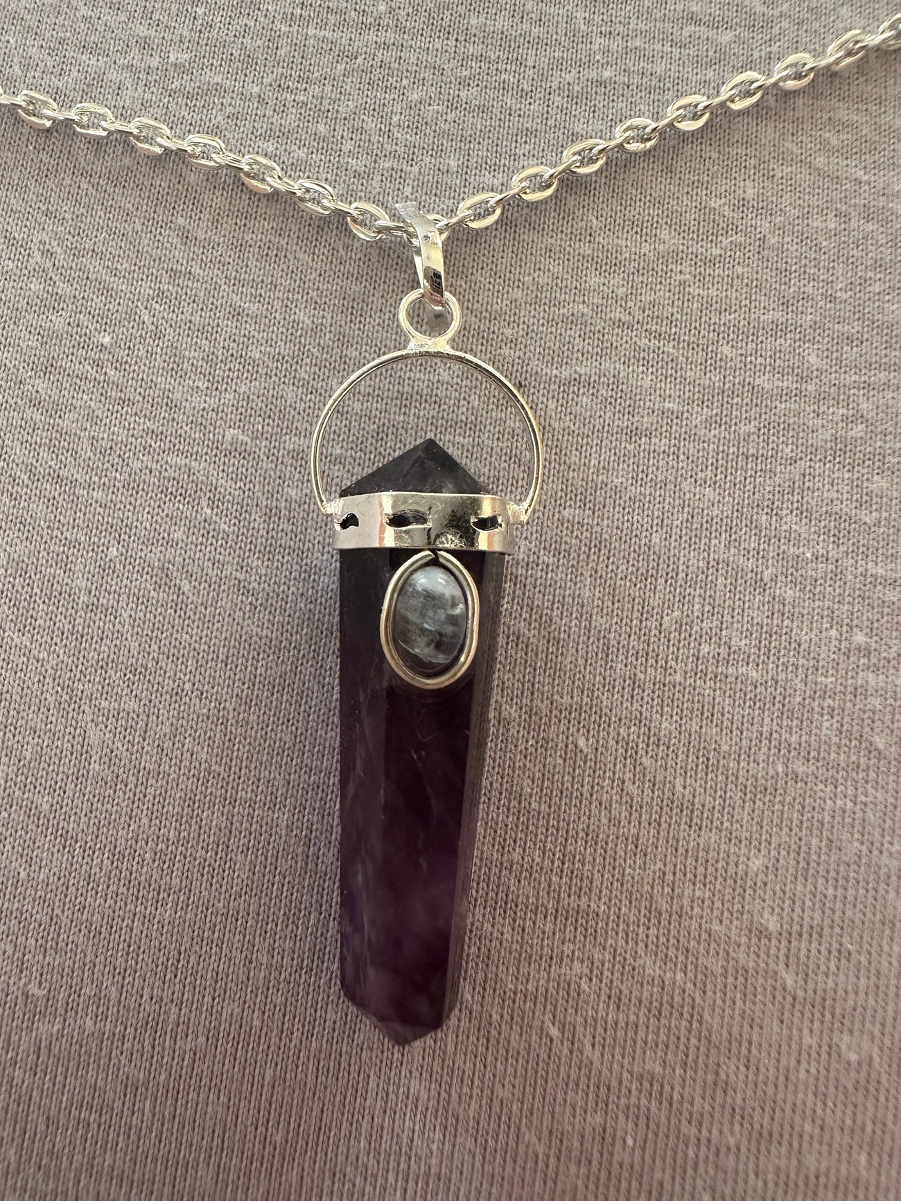 Amethyst Anhänger mit silberner Fassung