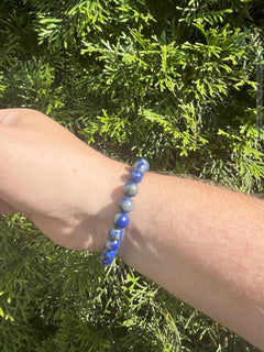 Narukvica od perli lapis lazulija 8 mm s privjeskom - različite varijante - 1 komad