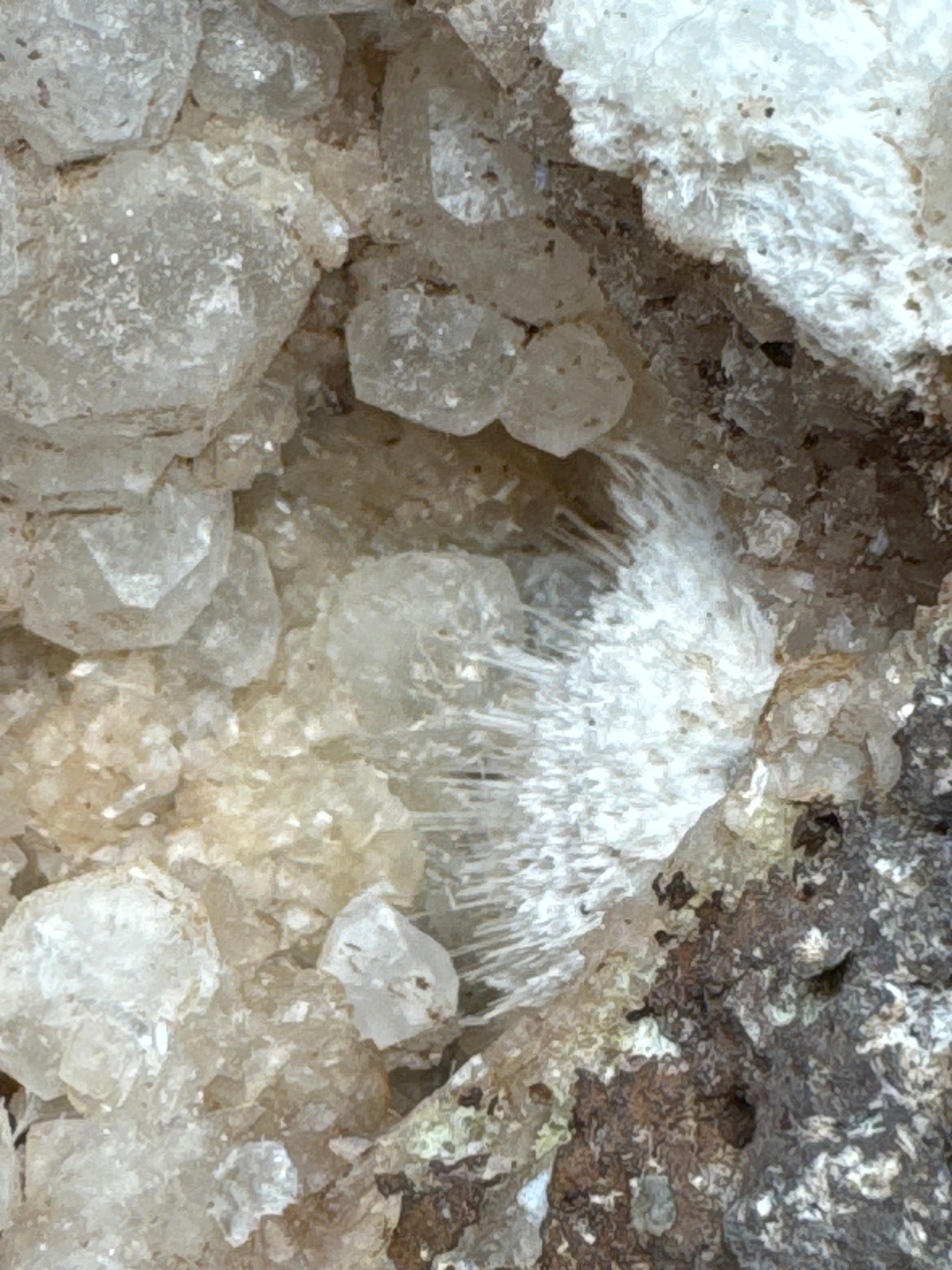 Okenit auf Apophyllit XXL Cluster aus Indien (1238g) - sehr schöne Kugelkristalle - crystal paradise