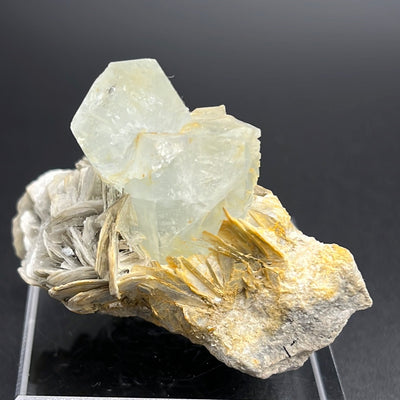 Aquamarin Kristall auf Feldspat aus Pakistan (96g) - crystal paradise