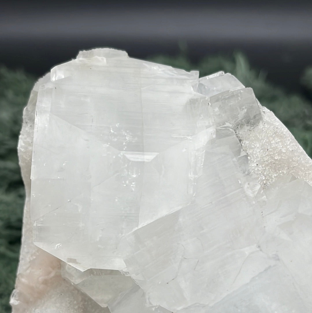 Apophyllit Grosssstufe aus Indien (1094g) - sehr grosse Kristalle zusammen mit milchigen Sugar Crystals